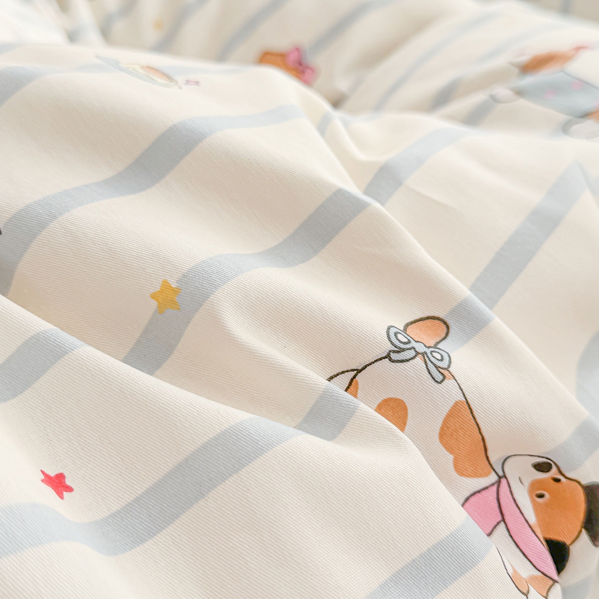 91家纺网 家纺一手货源 找家纺 小蓝孩家纺 2026新款12868全棉印花单被套(联系商家可打折，尺寸可定制) 糖纸童年