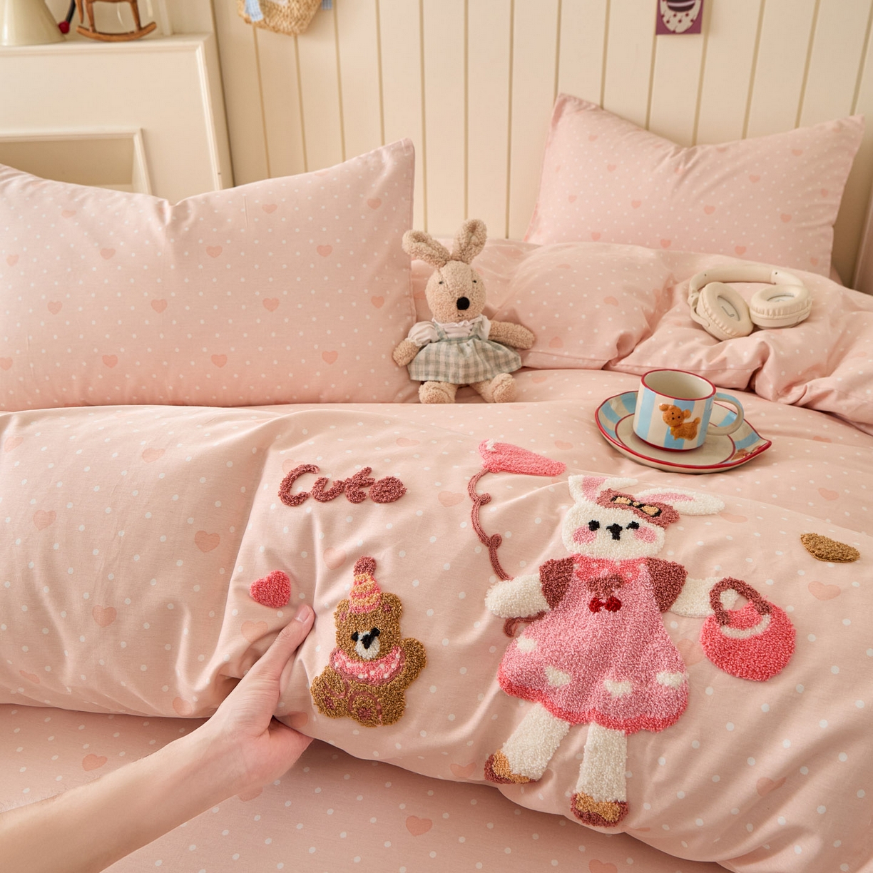 91家纺网 家纺一手货源 找家纺 倾慕家纺 2026新款全棉卡通毛巾绣系列四件套 兔兔熊