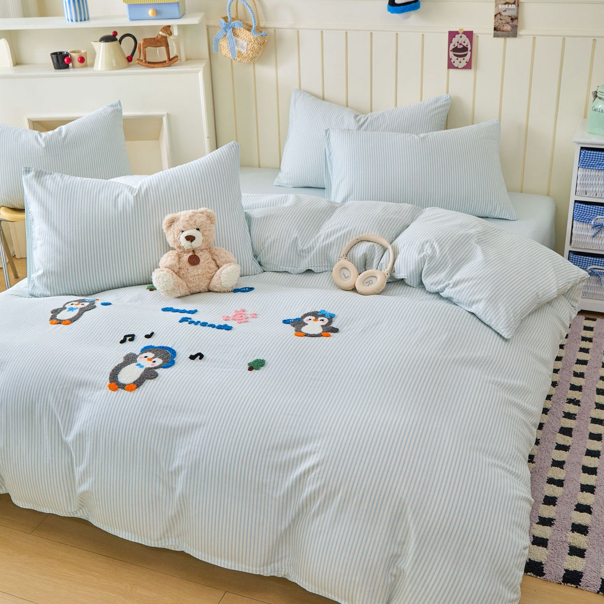 91家纺网 家纺一手货源 找家纺 倾慕家纺 2026新款全棉卡通毛巾绣系列四件套 欢乐企鹅