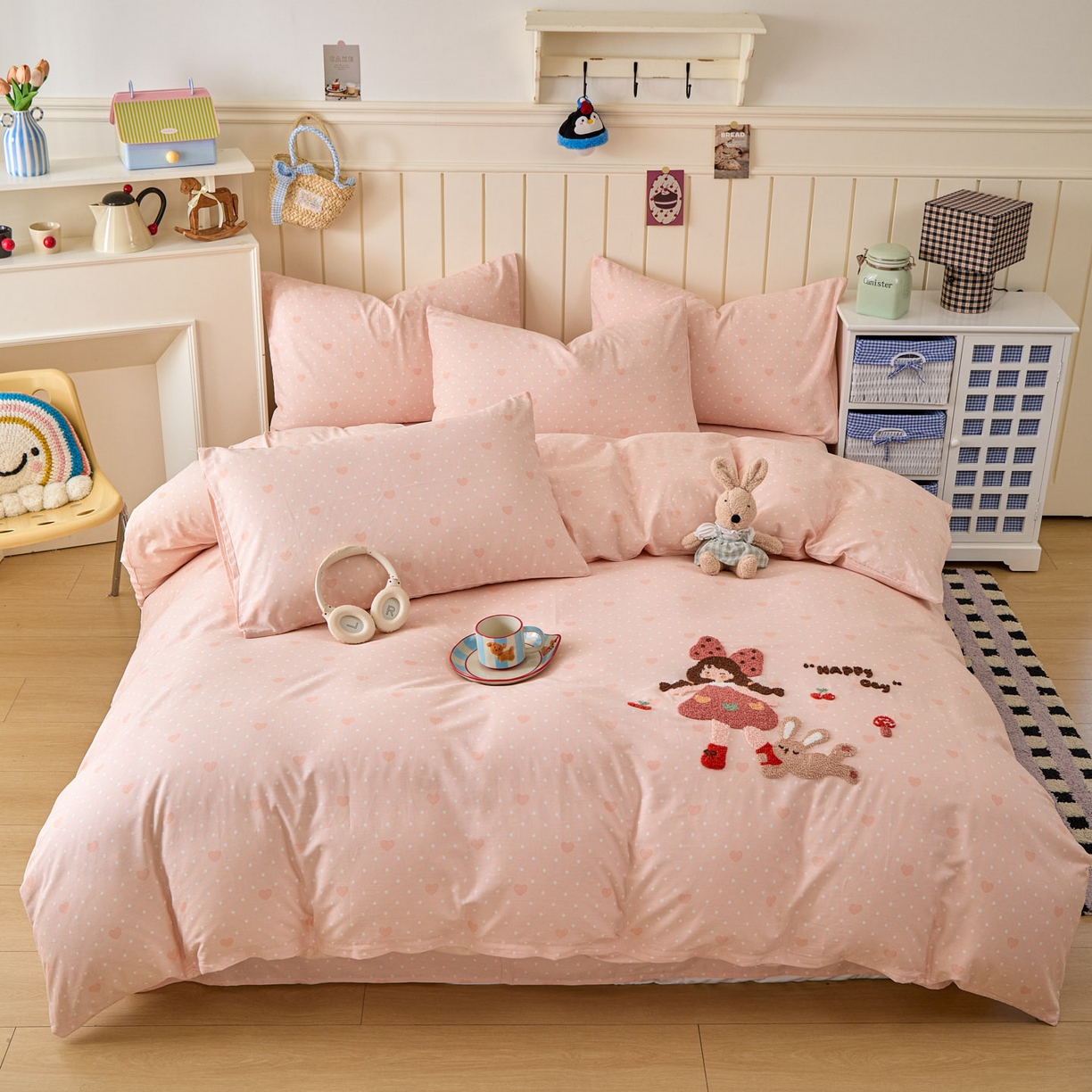 91家纺网 家纺一手货源 找家纺 倾慕家纺 2026新款全棉卡通毛巾绣系列四件套 小兔女孩