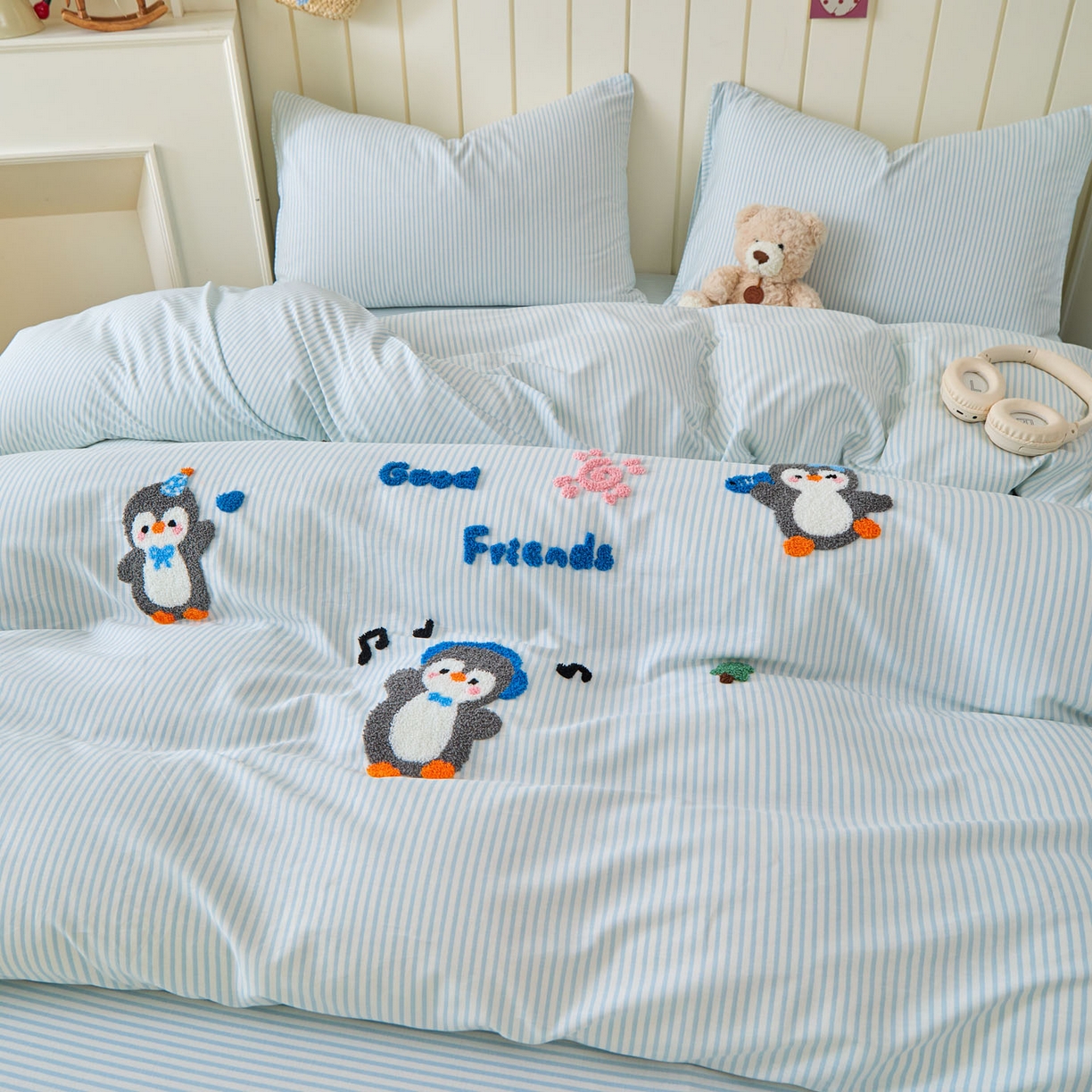 91家纺网 家纺一手货源 找家纺 倾慕家纺 2026新款全棉卡通毛巾绣系列四件套 欢乐企鹅