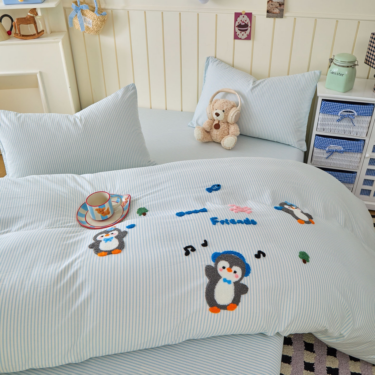 91家纺网 家纺一手货源 找家纺 倾慕家纺 2026新款全棉卡通毛巾绣系列四件套 欢乐企鹅