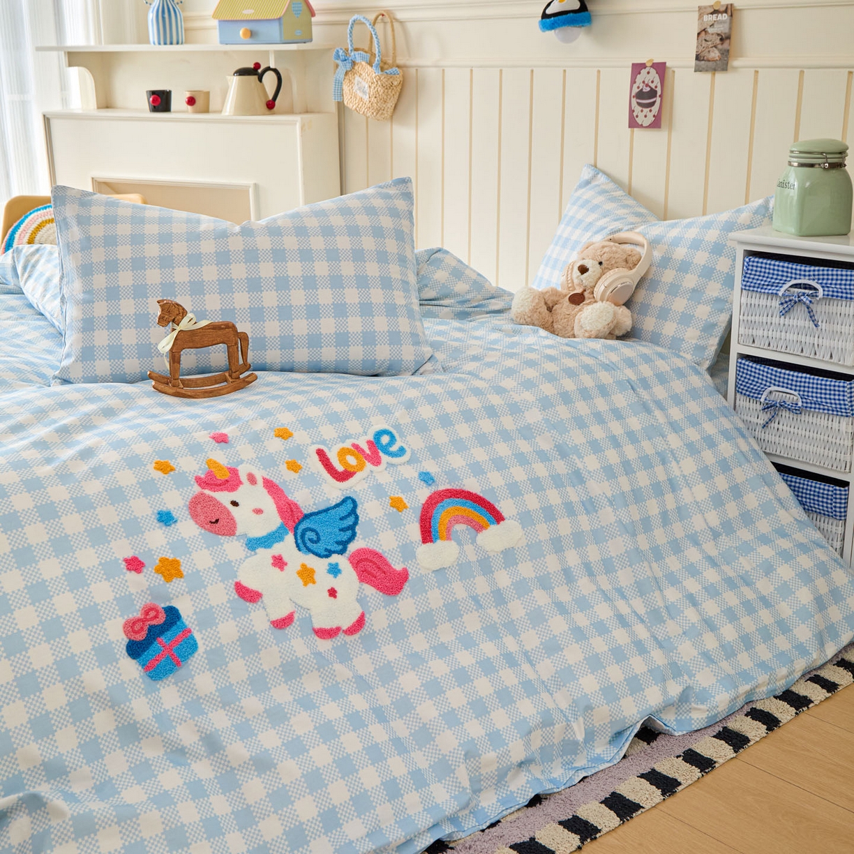 91家纺网 家纺一手货源 找家纺 倾慕家纺 2026新款全棉卡通毛巾绣系列四件套 彩虹马