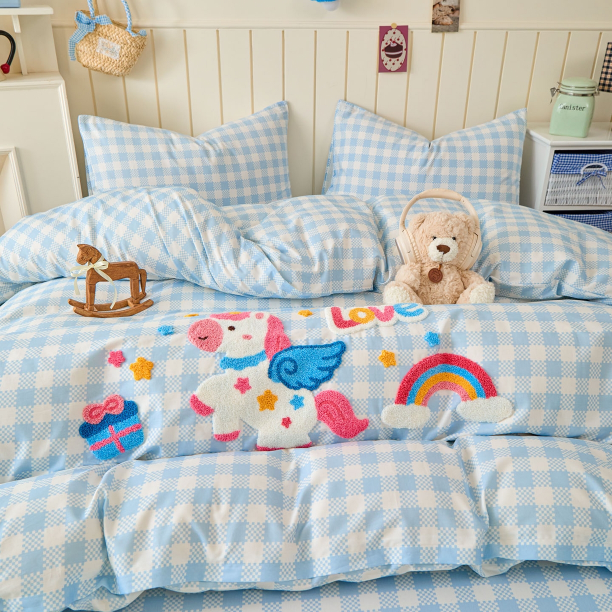 91家纺网 家纺一手货源 找家纺 倾慕家纺 2026新款全棉卡通毛巾绣系列四件套 彩虹马