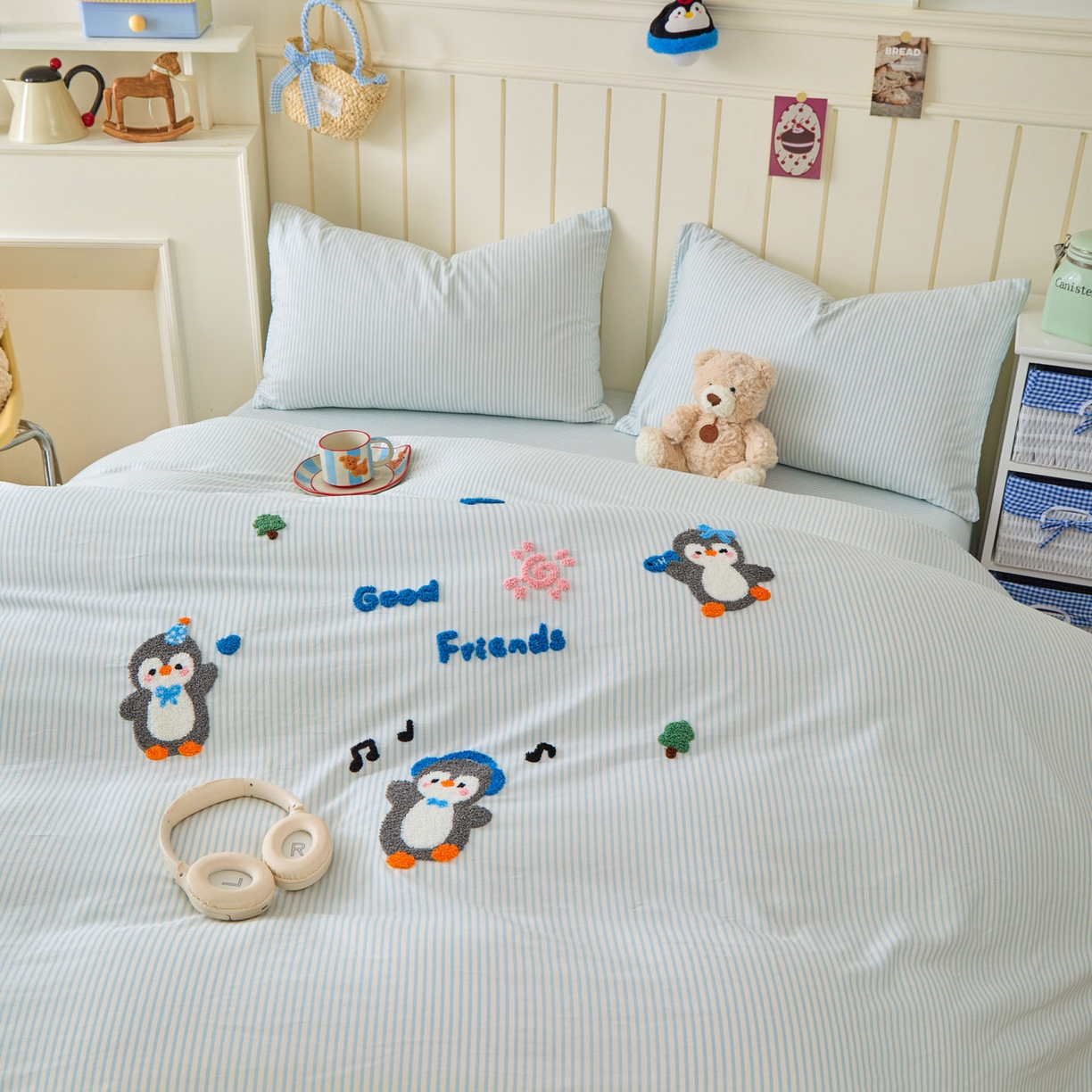 91家纺网 家纺一手货源 找家纺 倾慕家纺 2026新款全棉卡通毛巾绣系列四件套 欢乐企鹅