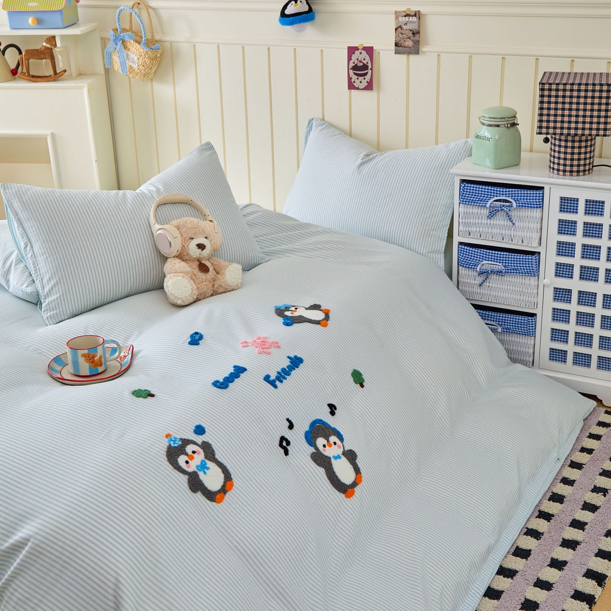 91家纺网 家纺一手货源 找家纺 倾慕家纺 2026新款全棉卡通毛巾绣系列四件套 欢乐企鹅