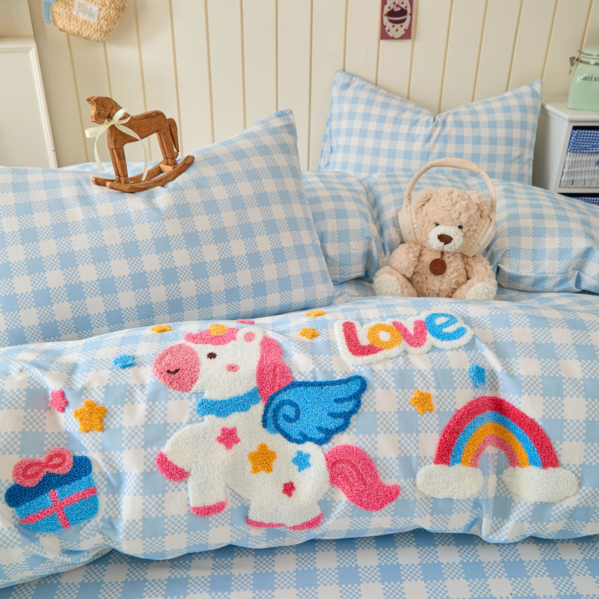 91家纺网 家纺一手货源 找家纺 倾慕家纺 2026新款全棉卡通毛巾绣系列四件套 彩虹马