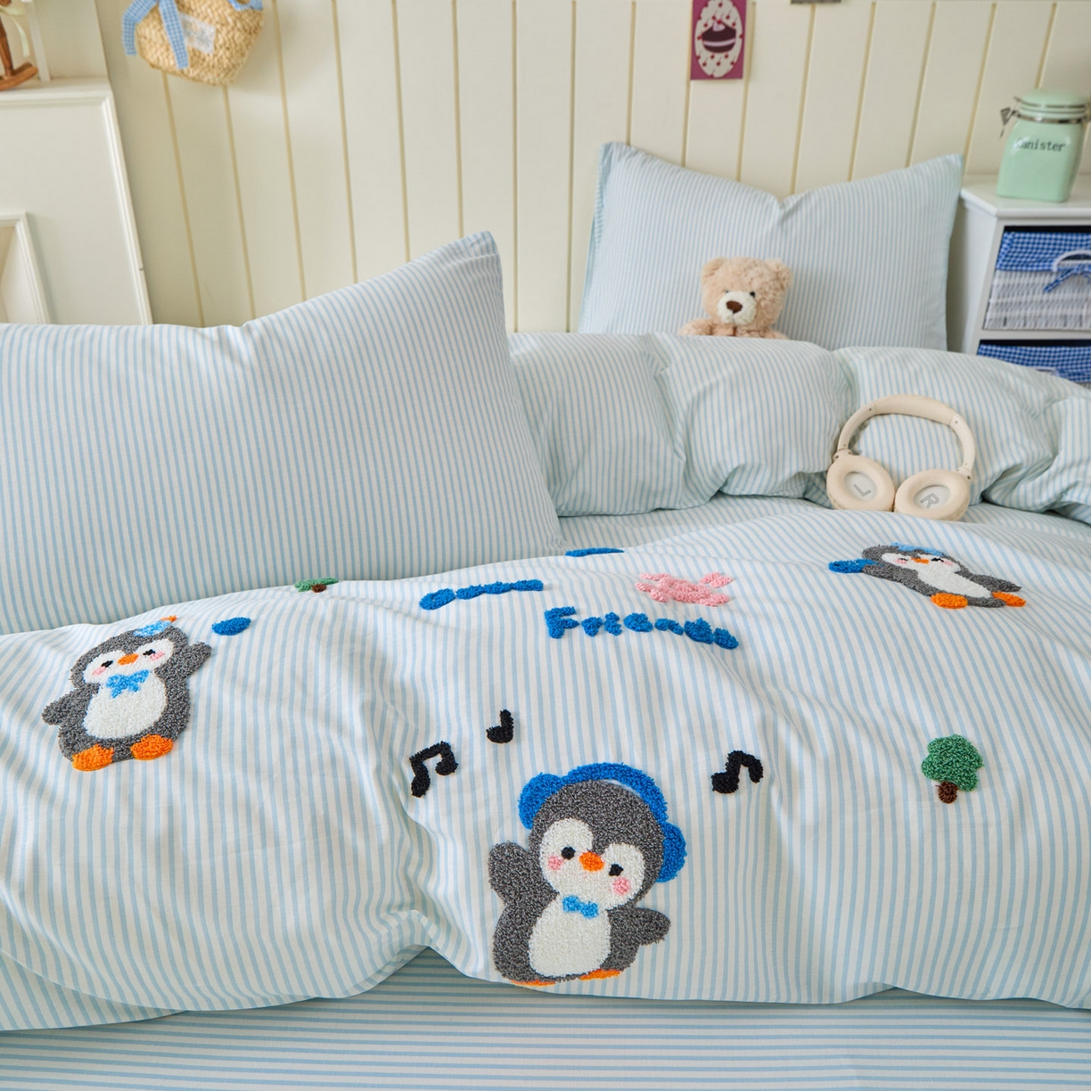 91家纺网 家纺一手货源 找家纺 倾慕家纺 2026新款全棉卡通毛巾绣系列四件套 欢乐企鹅