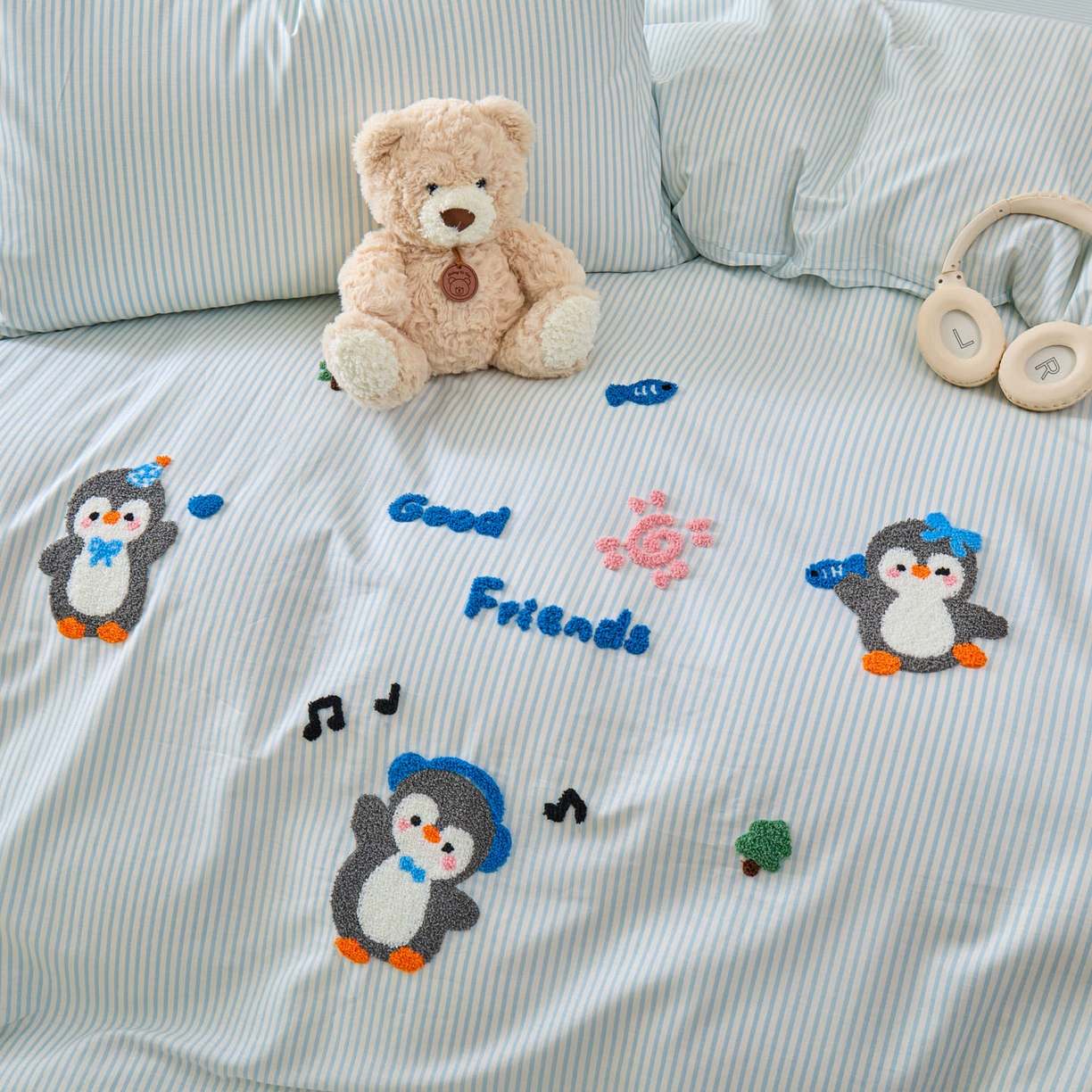 91家纺网 家纺一手货源 找家纺 倾慕家纺 2026新款全棉卡通毛巾绣系列四件套 欢乐企鹅