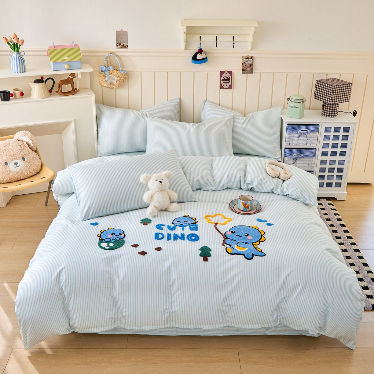 91家纺网 家纺一手货源 找家纺 倾慕家纺 2026新款全棉卡通毛巾绣系列四件套 小树恐龙