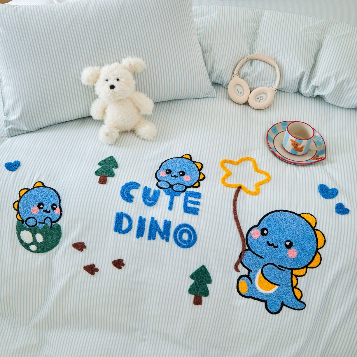 91家纺网 家纺一手货源 找家纺 倾慕家纺 2026新款全棉卡通毛巾绣系列四件套 小树恐龙