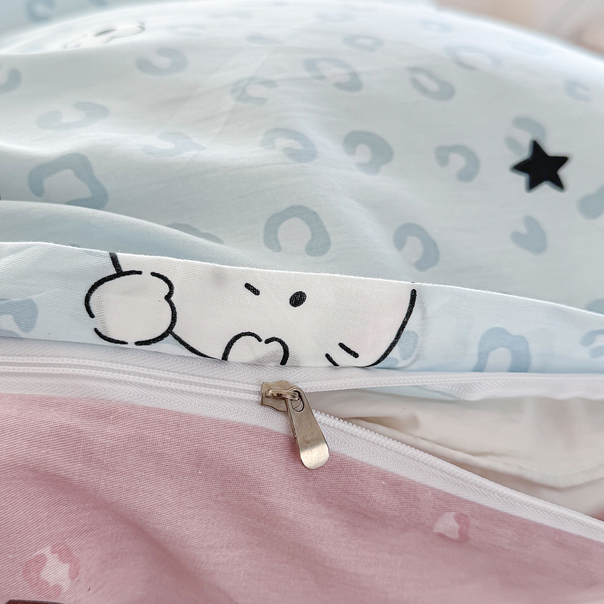 91家纺网 家纺一手货源 找家纺 小蓝孩家纺 2026新款12868全棉印花单被套(联系商家可打折，尺寸可定制) 豹纹猫咪