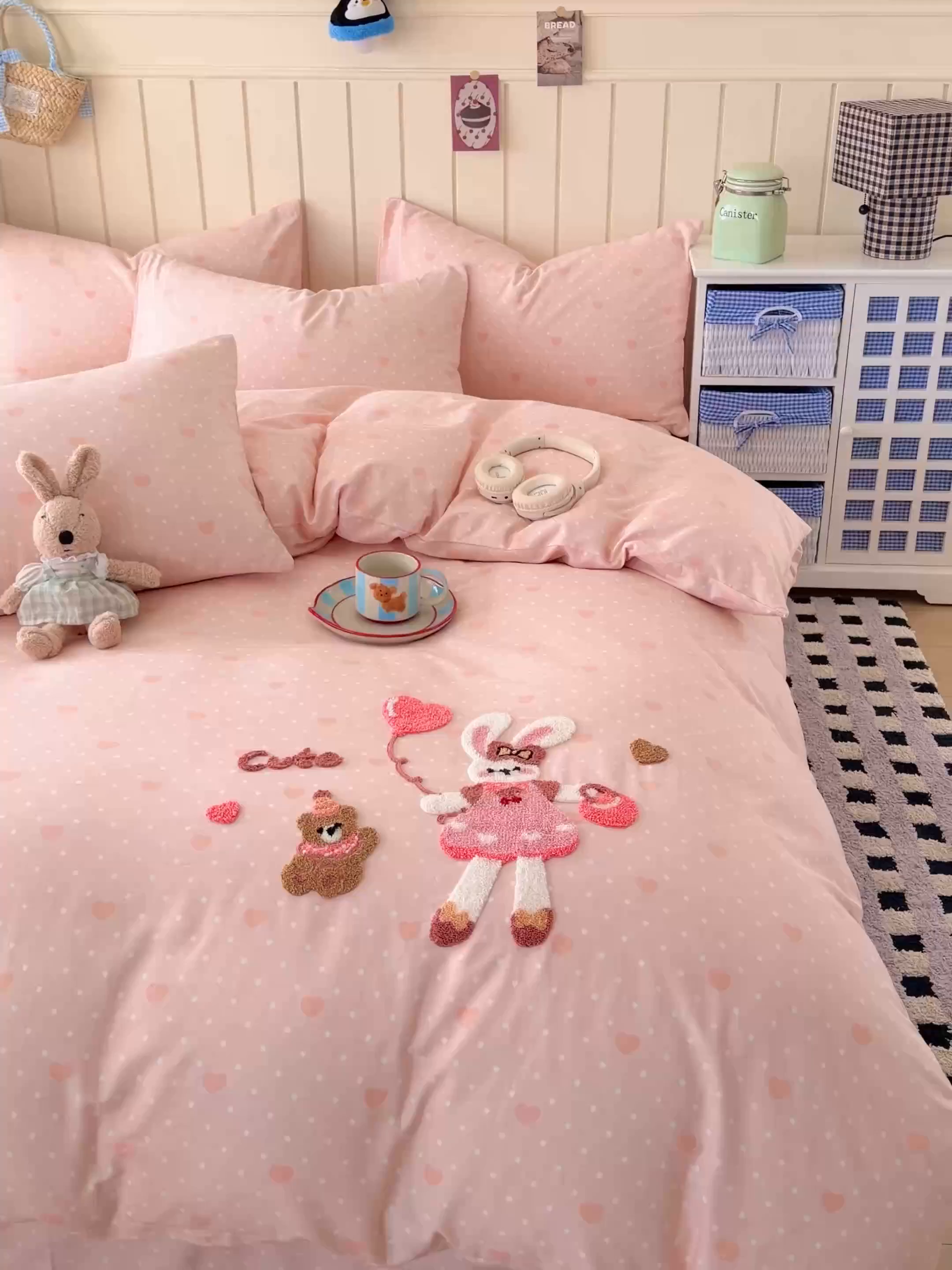 91家纺网 家纺一手货源 找家纺 倾慕家纺 2026新款全棉卡通毛巾绣系列四件套 兔兔熊