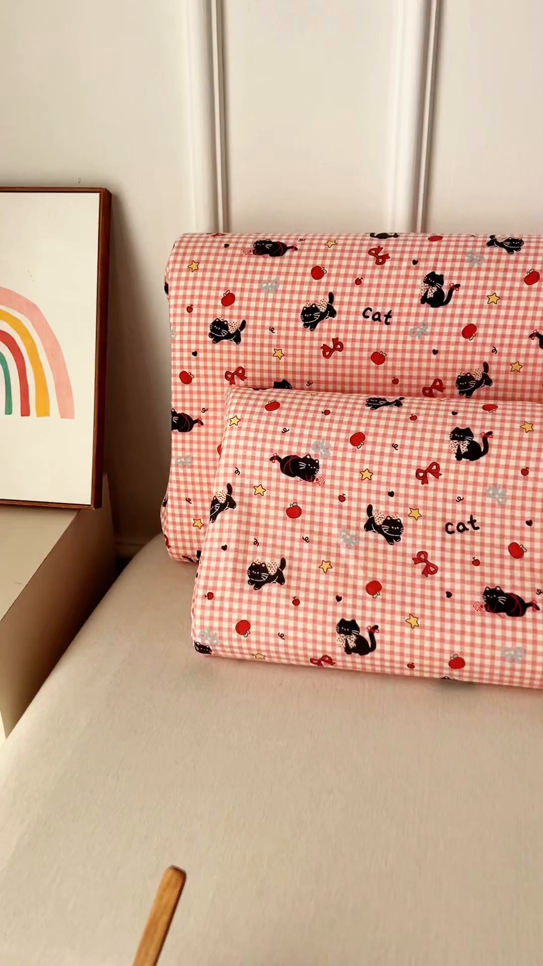 91家纺网 家纺一手货源 找家纺 百寐 2026新款全棉A类双层纱立体乳胶枕套纯棉纱布卡通碎花小清新枕套 立体-红格猫咪