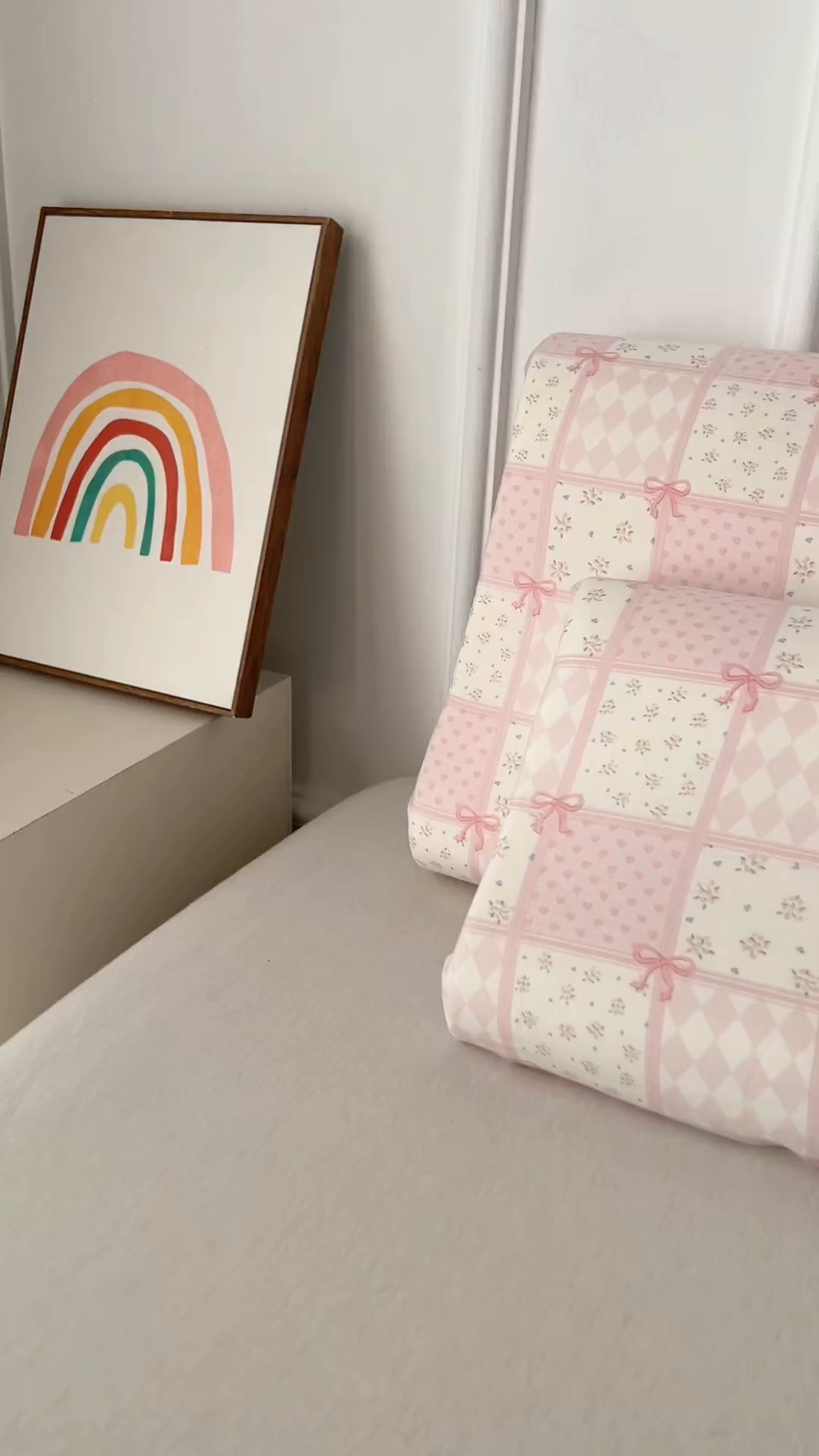 91家纺网 家纺一手货源 找家纺 百寐 2026新款全棉A类双层纱立体乳胶枕套纯棉纱布卡通碎花小清新枕套 立体-小城故事