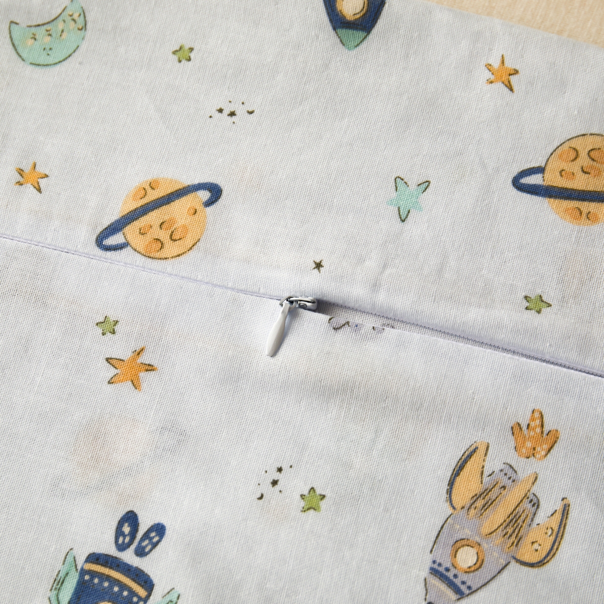 91家纺网 家纺一手货源 找家纺 百寐 2026新款全棉A类双层纱立体乳胶枕套纯棉纱布卡通碎花小清新枕套 立体-太空旅行