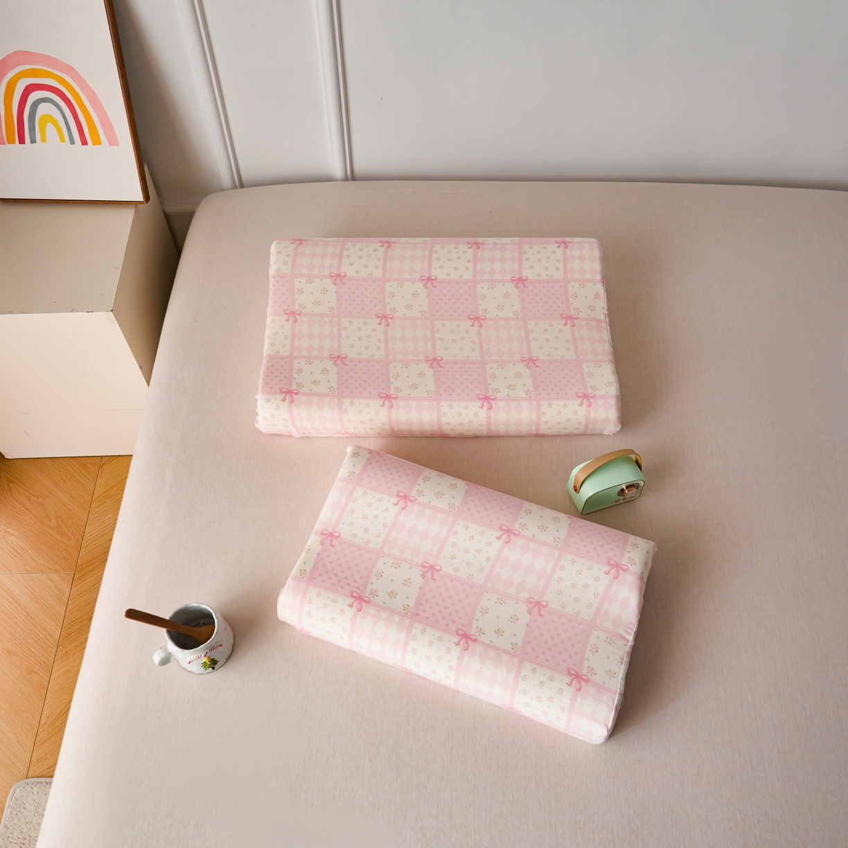 91家纺网 家纺一手货源 找家纺 百寐 2026新款全棉A类双层纱立体乳胶枕套纯棉纱布卡通碎花小清新枕套 立体-小城故事