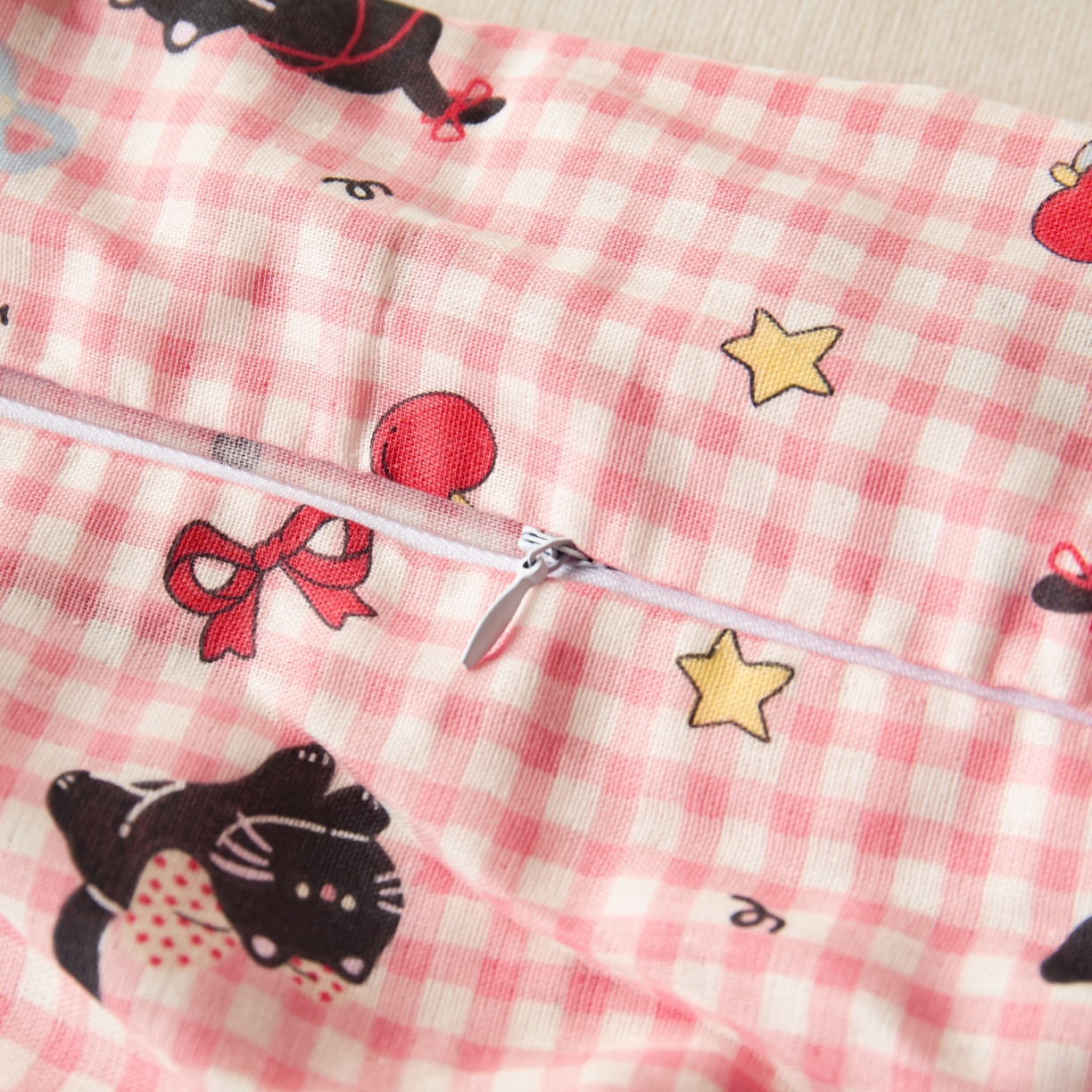 91家纺网 家纺一手货源 找家纺 百寐 2026新款全棉A类双层纱立体乳胶枕套纯棉纱布卡通碎花小清新枕套 立体-红格猫咪