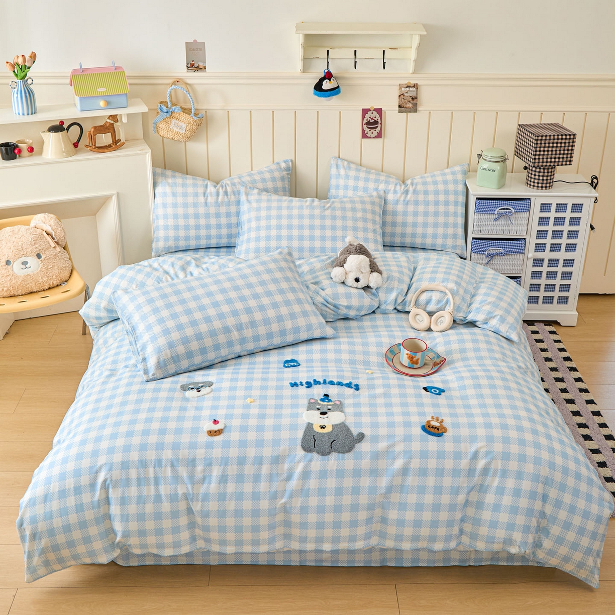 91家纺网 家纺一手货源 找家纺 倾慕家纺 2026新款全棉卡通毛巾绣系列单被套 格子小狗