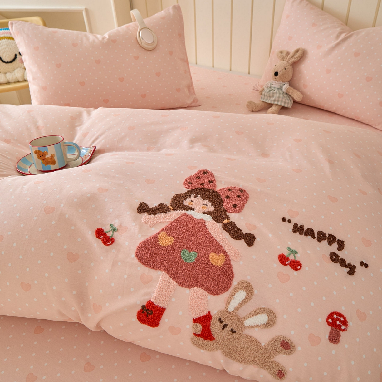 91家纺网 家纺一手货源 找家纺 倾慕家纺 2026新款全棉卡通毛巾绣系列单被套 小兔女孩