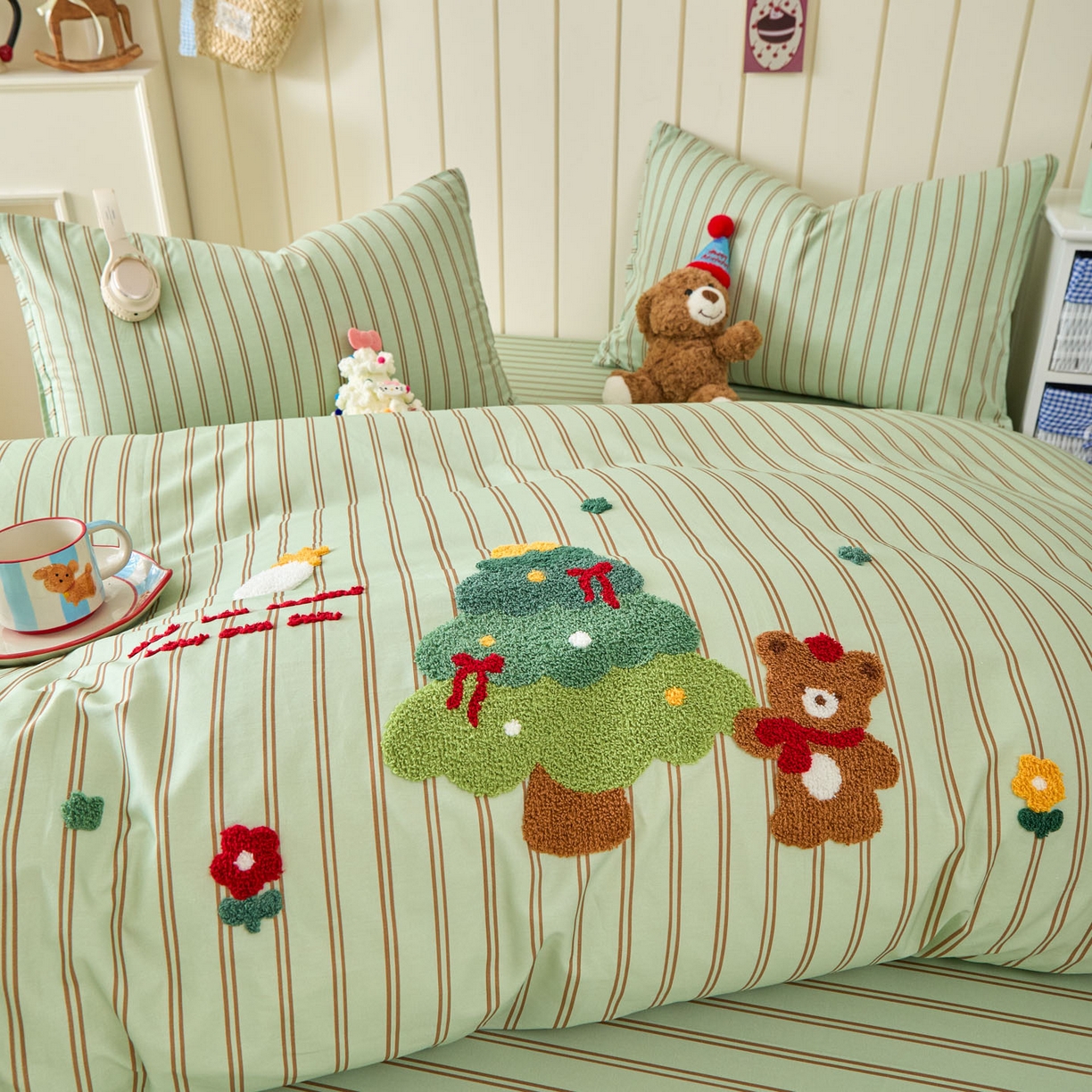 91家纺网 家纺一手货源 找家纺 倾慕家纺 2026新款全棉卡通毛巾绣系列单被套 森林小熊