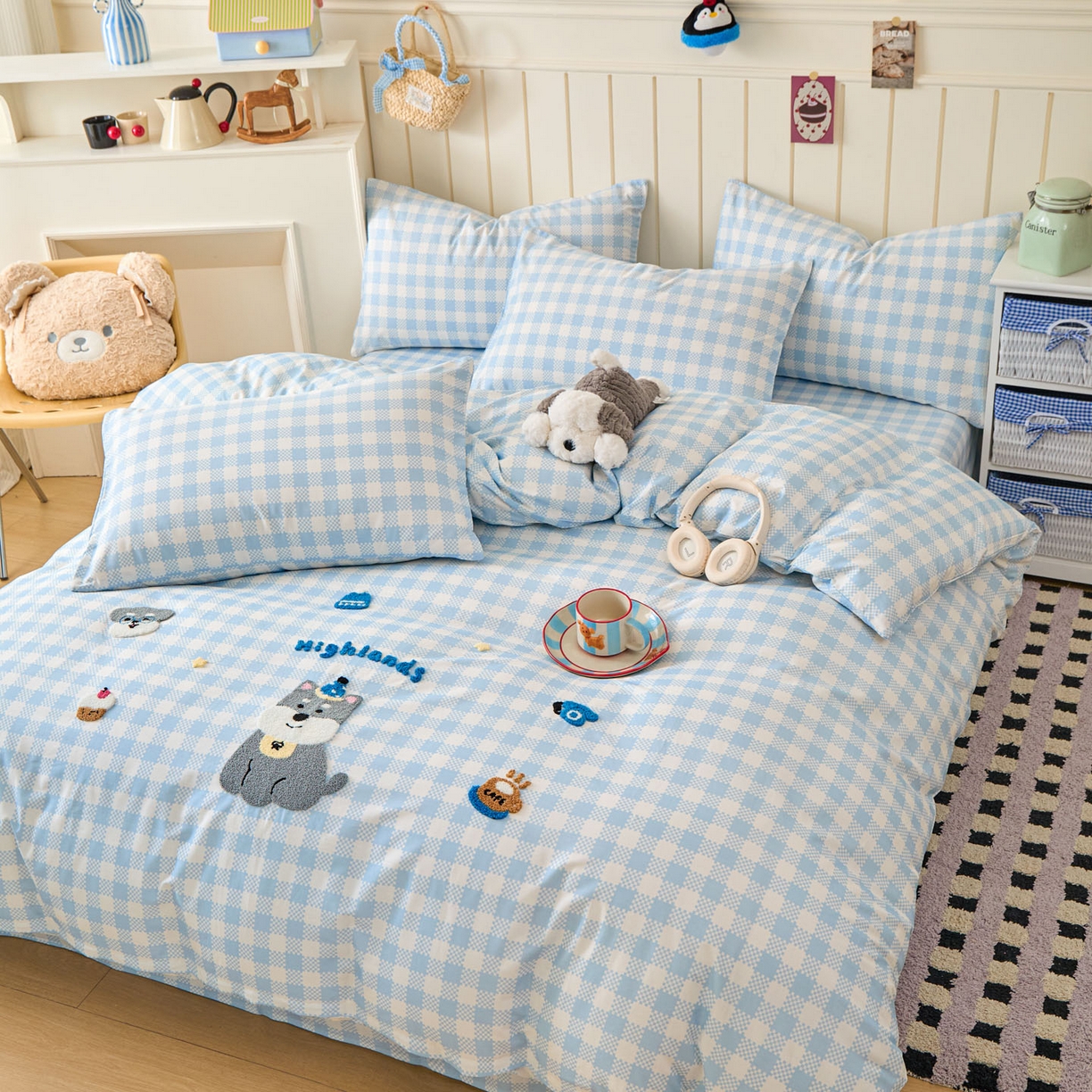 91家纺网 家纺一手货源 找家纺 倾慕家纺 2026新款全棉卡通毛巾绣系列单被套 格子小狗