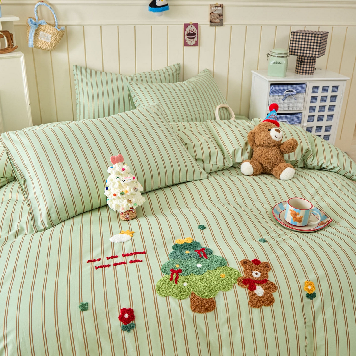 91家纺网 家纺一手货源 找家纺 倾慕家纺 2026新款全棉卡通毛巾绣系列单被套 森林小熊