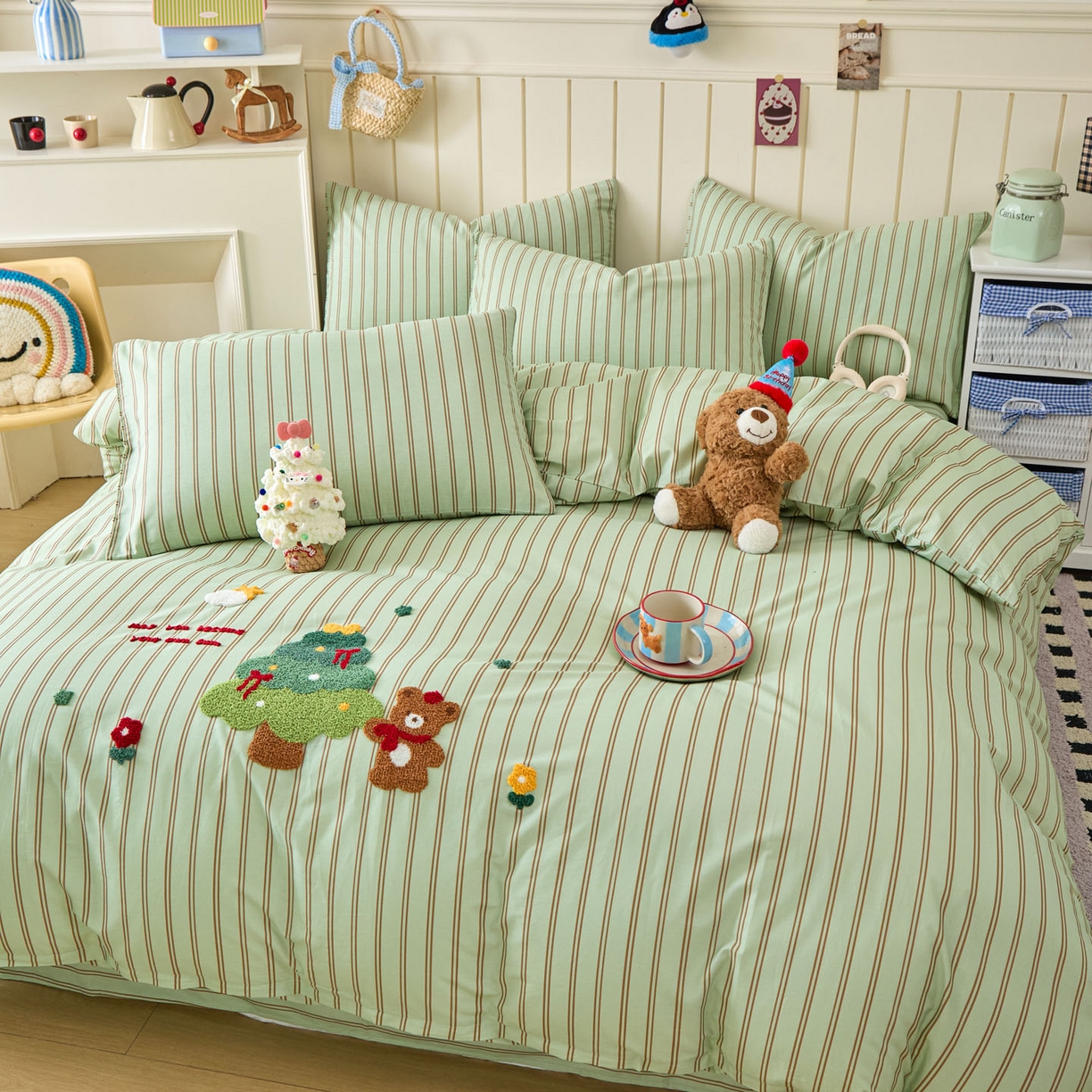 91家纺网 家纺一手货源 找家纺 倾慕家纺 2026新款全棉卡通毛巾绣系列单被套 森林小熊