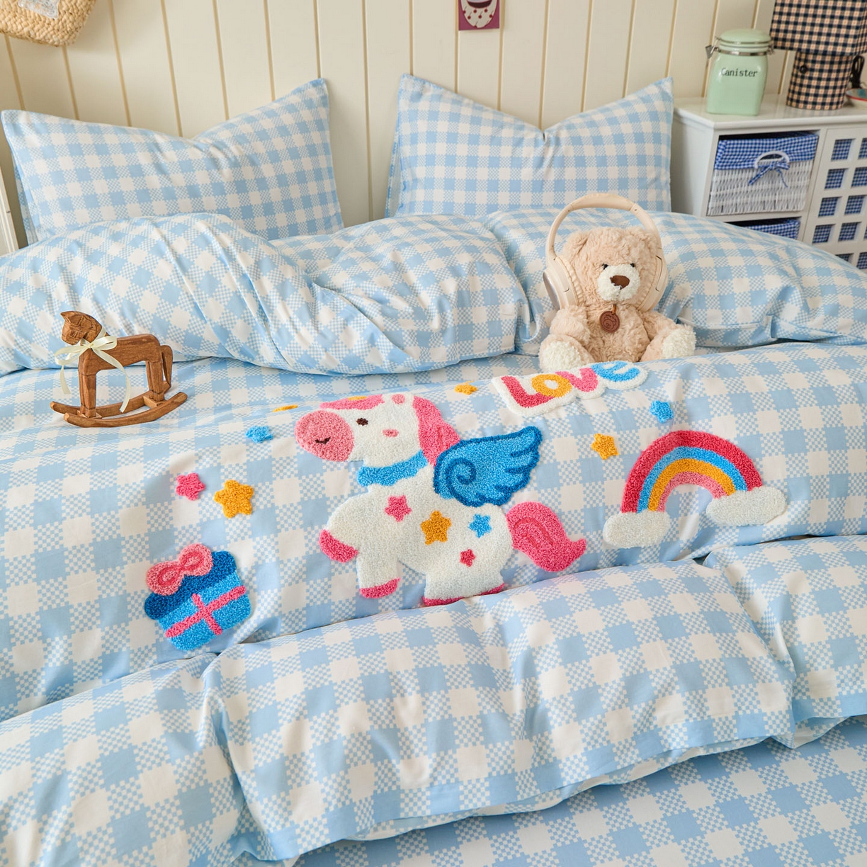 91家纺网 家纺一手货源 找家纺 倾慕家纺 2026新款全棉卡通毛巾绣系列单被套 彩虹马