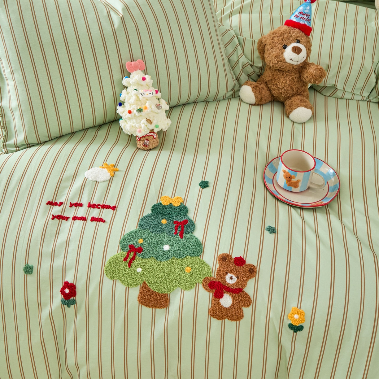 91家纺网 家纺一手货源 找家纺 倾慕家纺 2026新款全棉卡通毛巾绣系列单被套 森林小熊