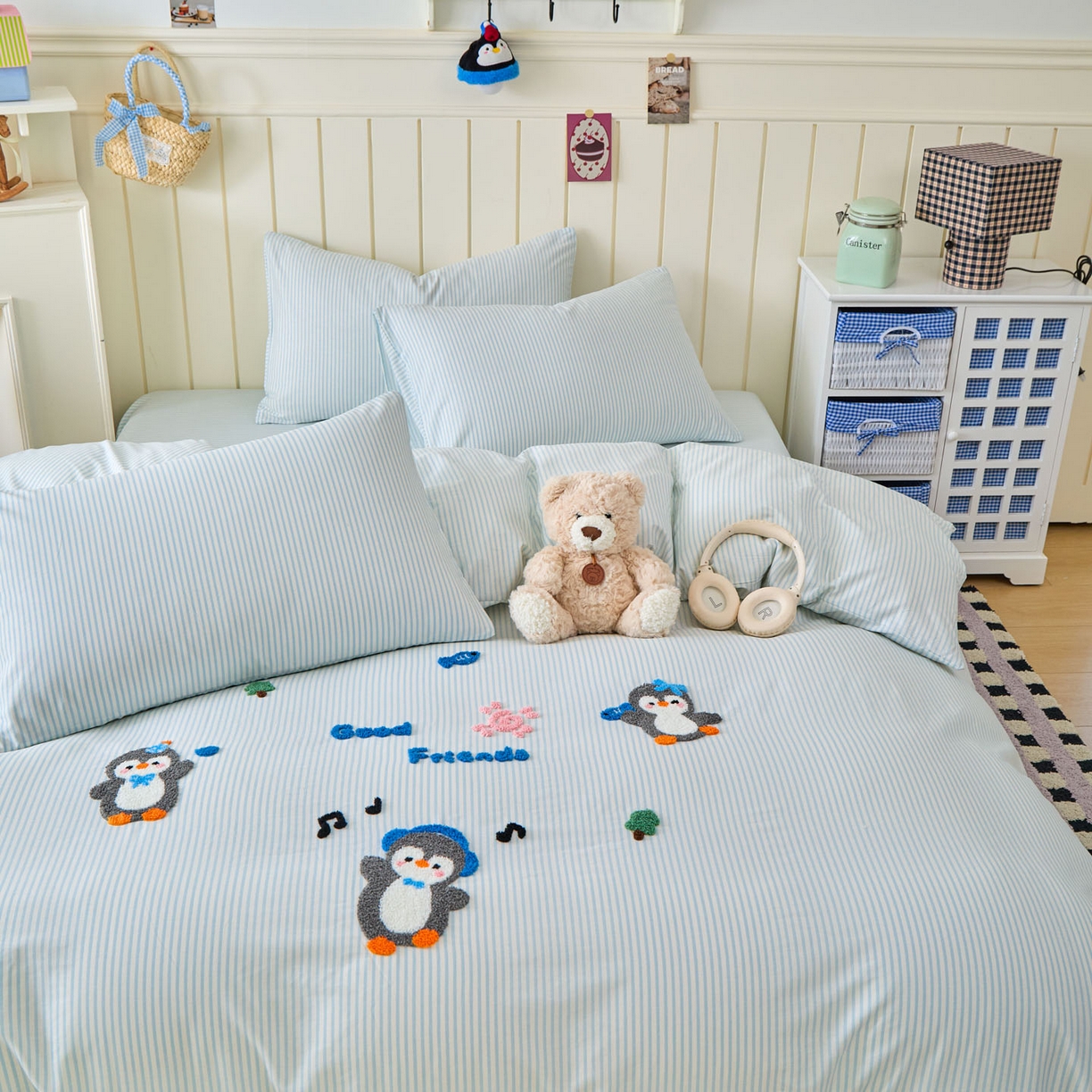 91家纺网 家纺一手货源 找家纺 倾慕家纺 2026新款全棉卡通毛巾绣系列单被套 欢乐企鹅