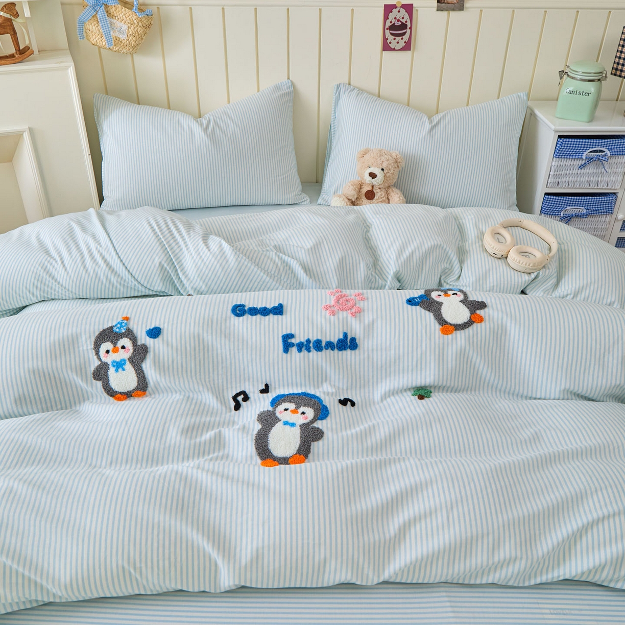 91家纺网 家纺一手货源 找家纺 倾慕家纺 2026新款全棉卡通毛巾绣系列单被套 欢乐企鹅