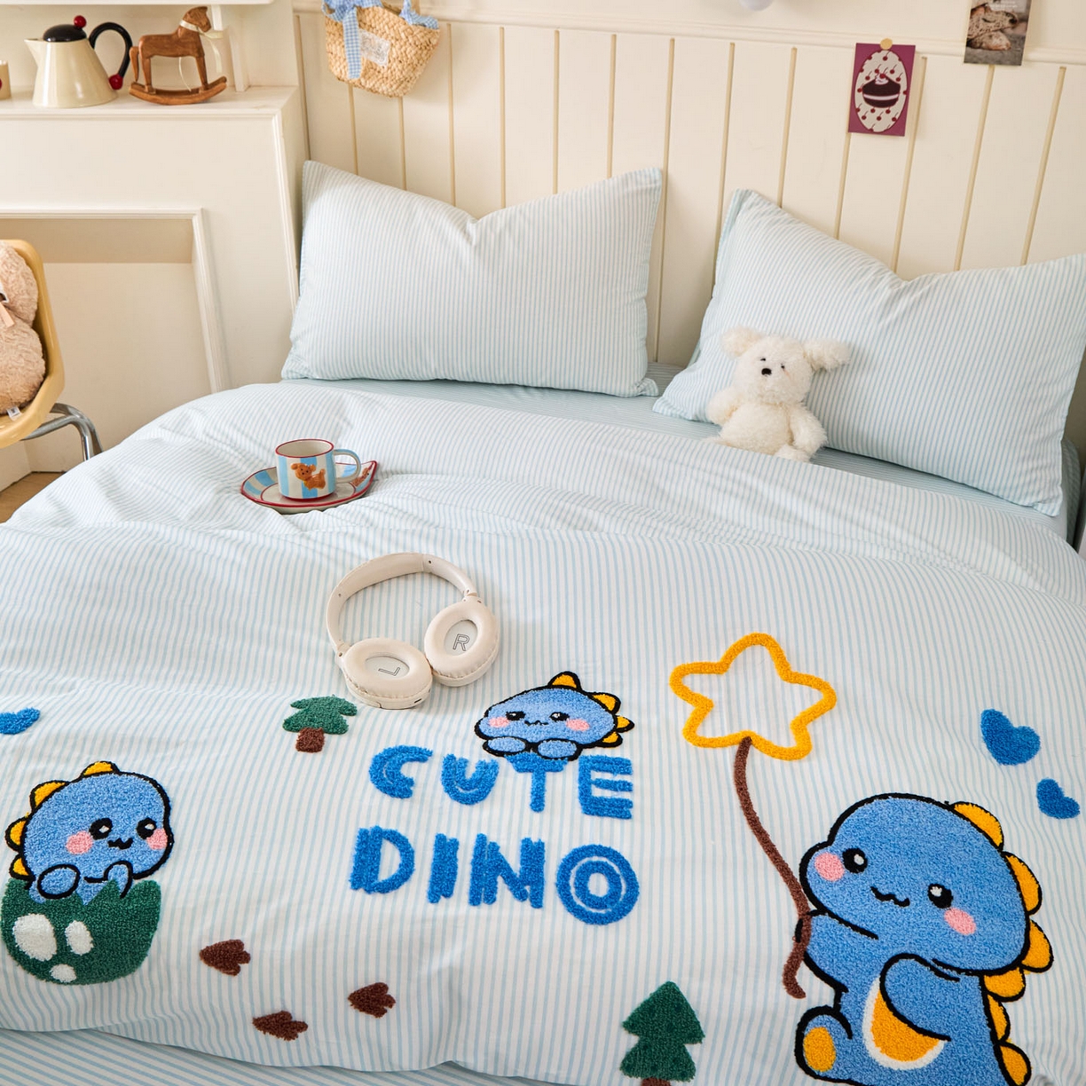 91家纺网 家纺一手货源 找家纺 倾慕家纺 2026新款全棉卡通毛巾绣系列单被套 小树恐龙