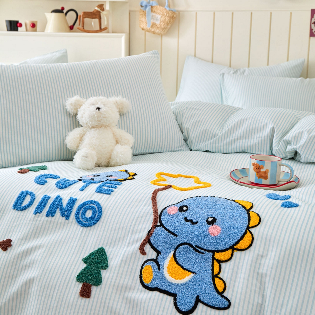 91家纺网 家纺一手货源 找家纺 倾慕家纺 2026新款全棉卡通毛巾绣系列单被套 小树恐龙