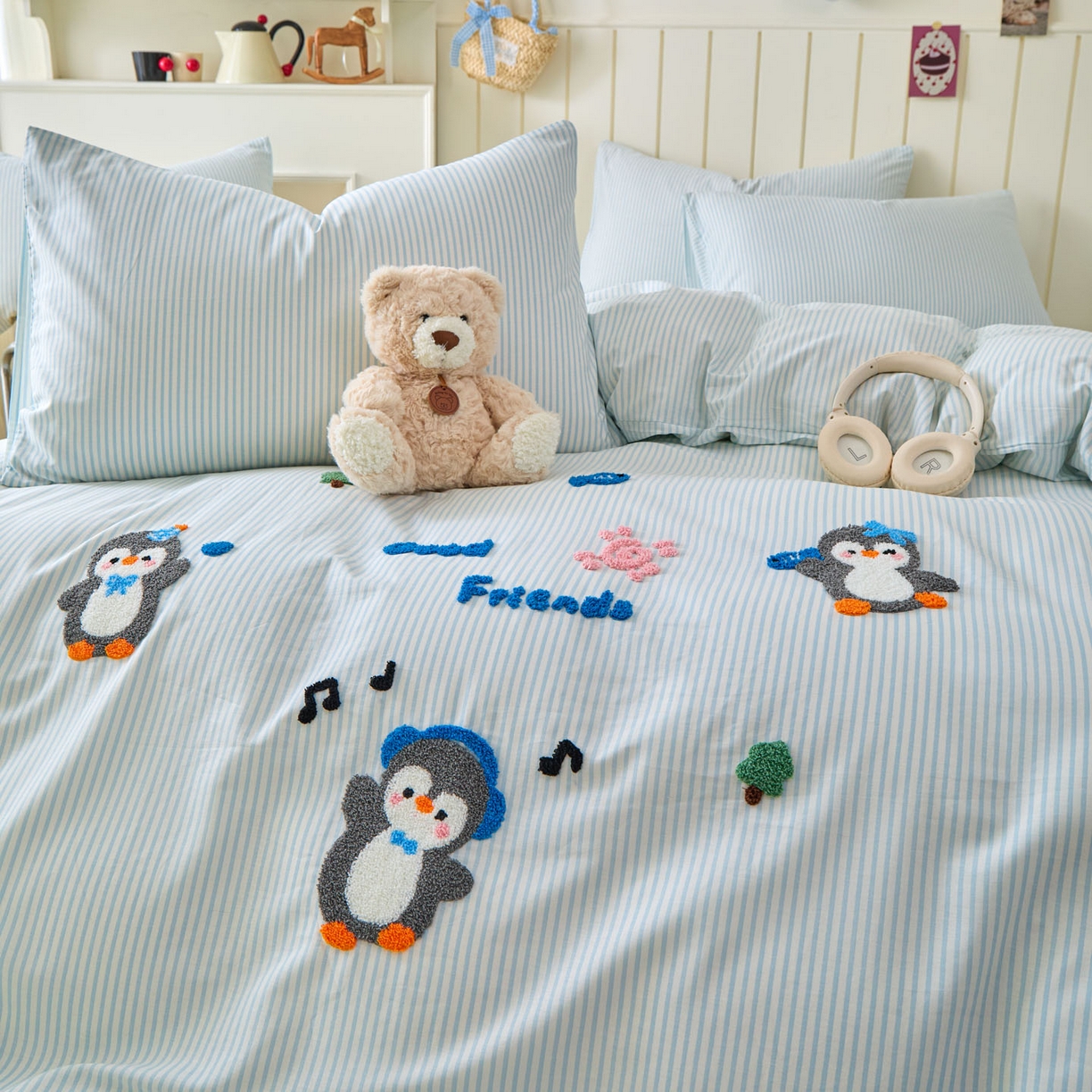 91家纺网 家纺一手货源 找家纺 倾慕家纺 2026新款全棉卡通毛巾绣系列单被套 欢乐企鹅