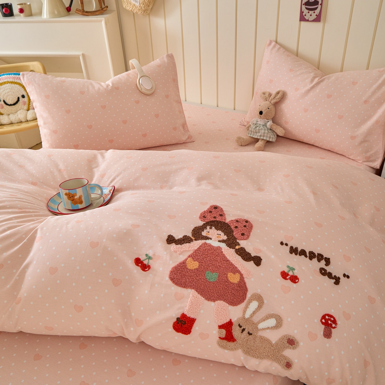 91家纺网 家纺一手货源 找家纺 倾慕家纺 2026新款全棉卡通毛巾绣系列单被套 小兔女孩