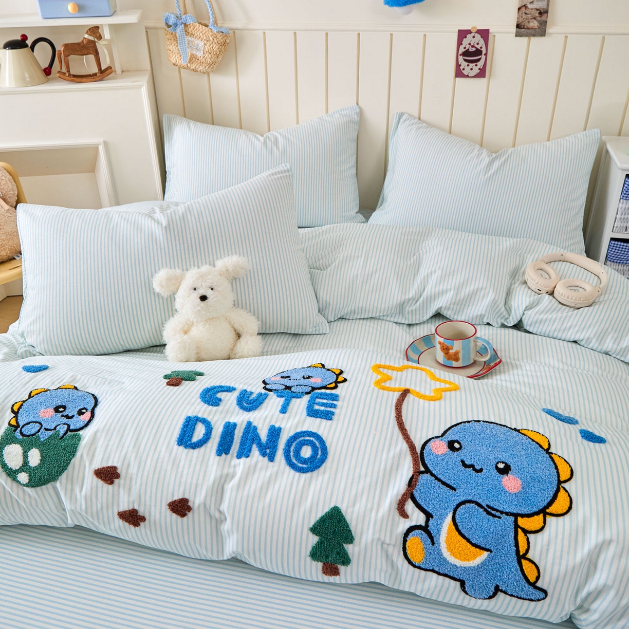 91家纺网 家纺一手货源 找家纺 倾慕家纺 2026新款全棉卡通毛巾绣系列单被套 小树恐龙