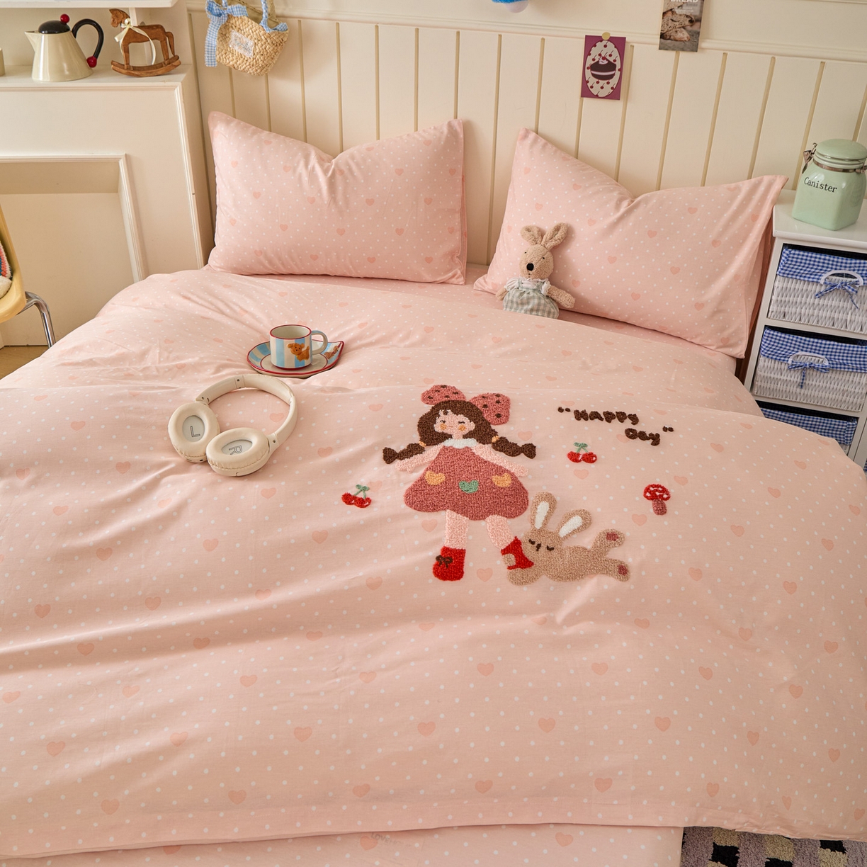 91家纺网 家纺一手货源 找家纺 倾慕家纺 2026新款全棉卡通毛巾绣系列单被套 小兔女孩