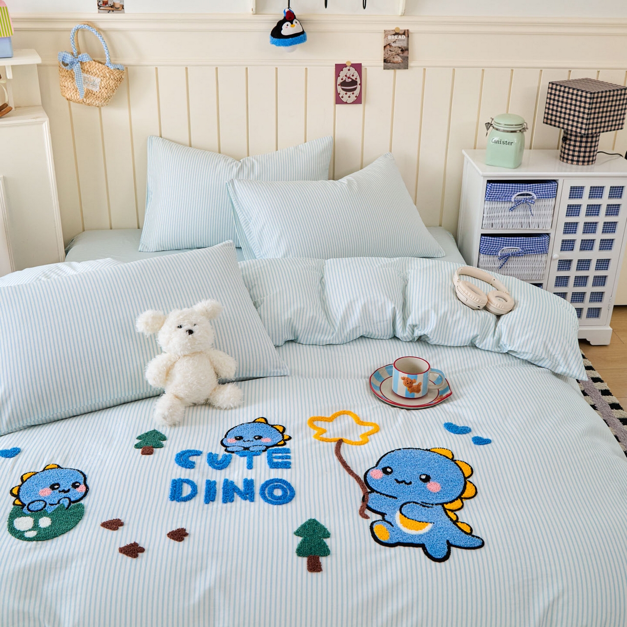 91家纺网 家纺一手货源 找家纺 倾慕家纺 2026新款全棉卡通毛巾绣系列单被套 小树恐龙