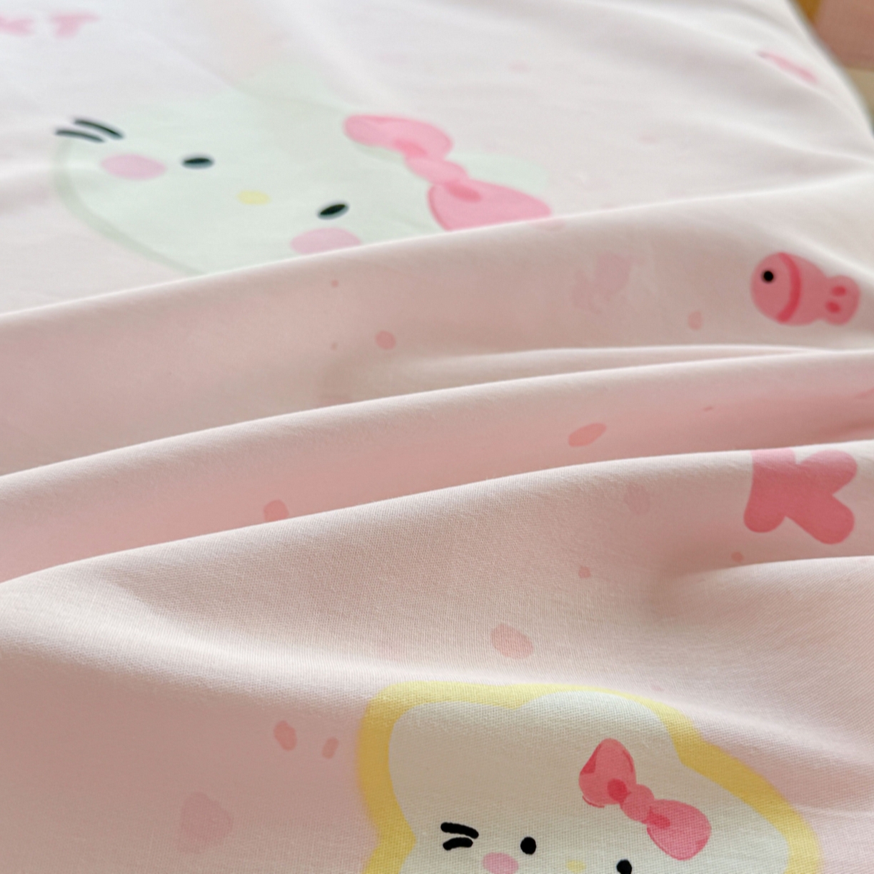 91家纺网 家纺一手货源 找家纺 小蓝孩家纺 2026新款12868全棉印花单床单(联系商家可打折，尺寸可定制) 甜心猫咪