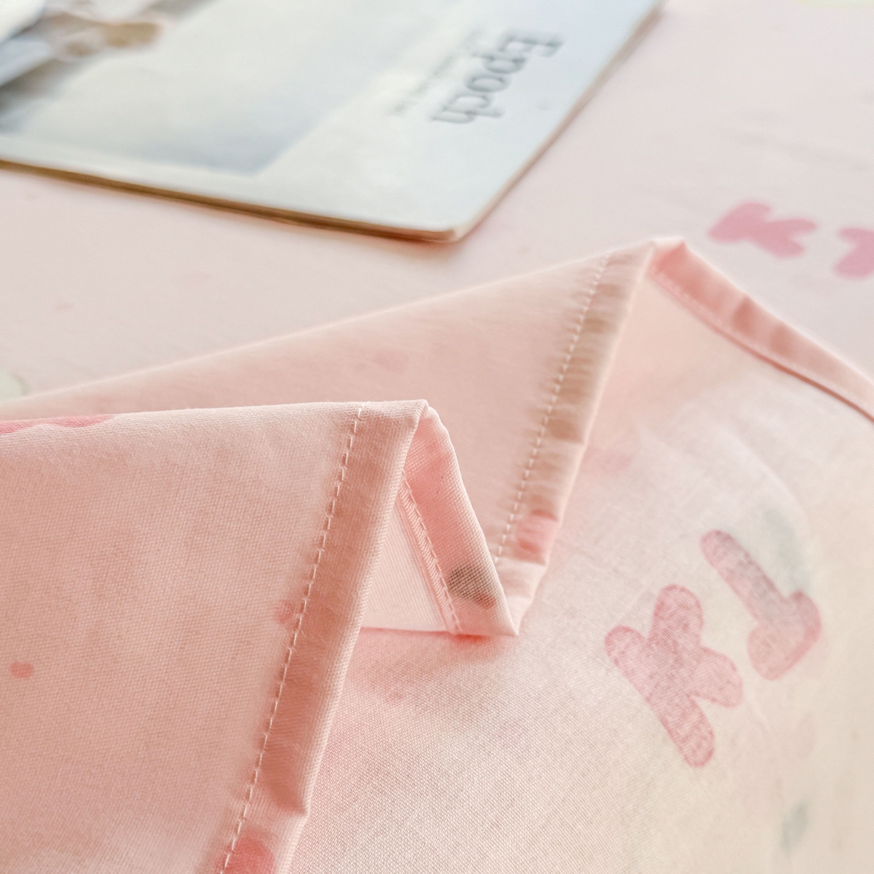 91家纺网 家纺一手货源 找家纺 小蓝孩家纺 2026新款12868全棉印花单床单(联系商家可打折，尺寸可定制) 甜心猫咪