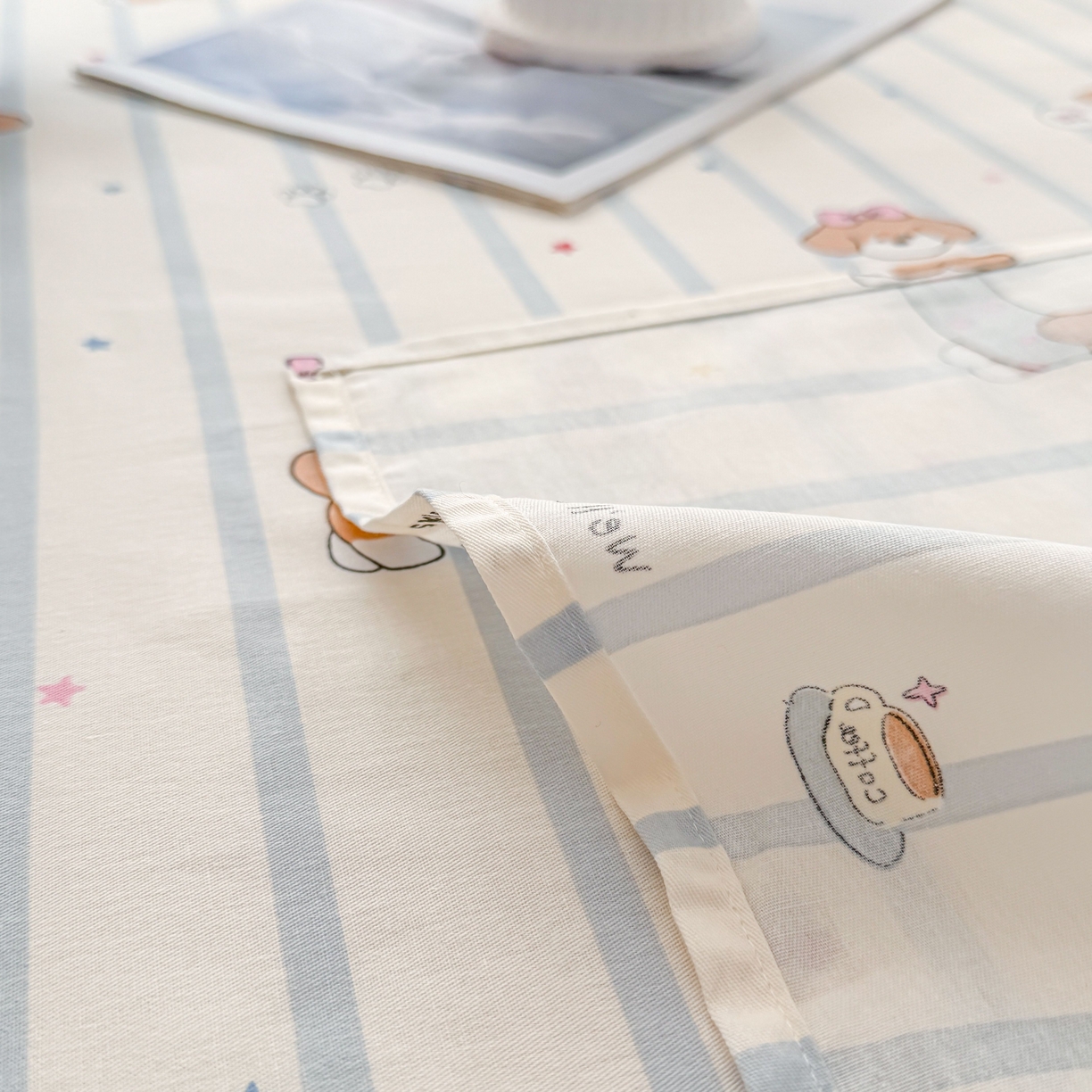 91家纺网 家纺一手货源 找家纺 小蓝孩家纺 2026新款12868全棉印花单床单(联系商家可打折，尺寸可定制) 糖纸童年