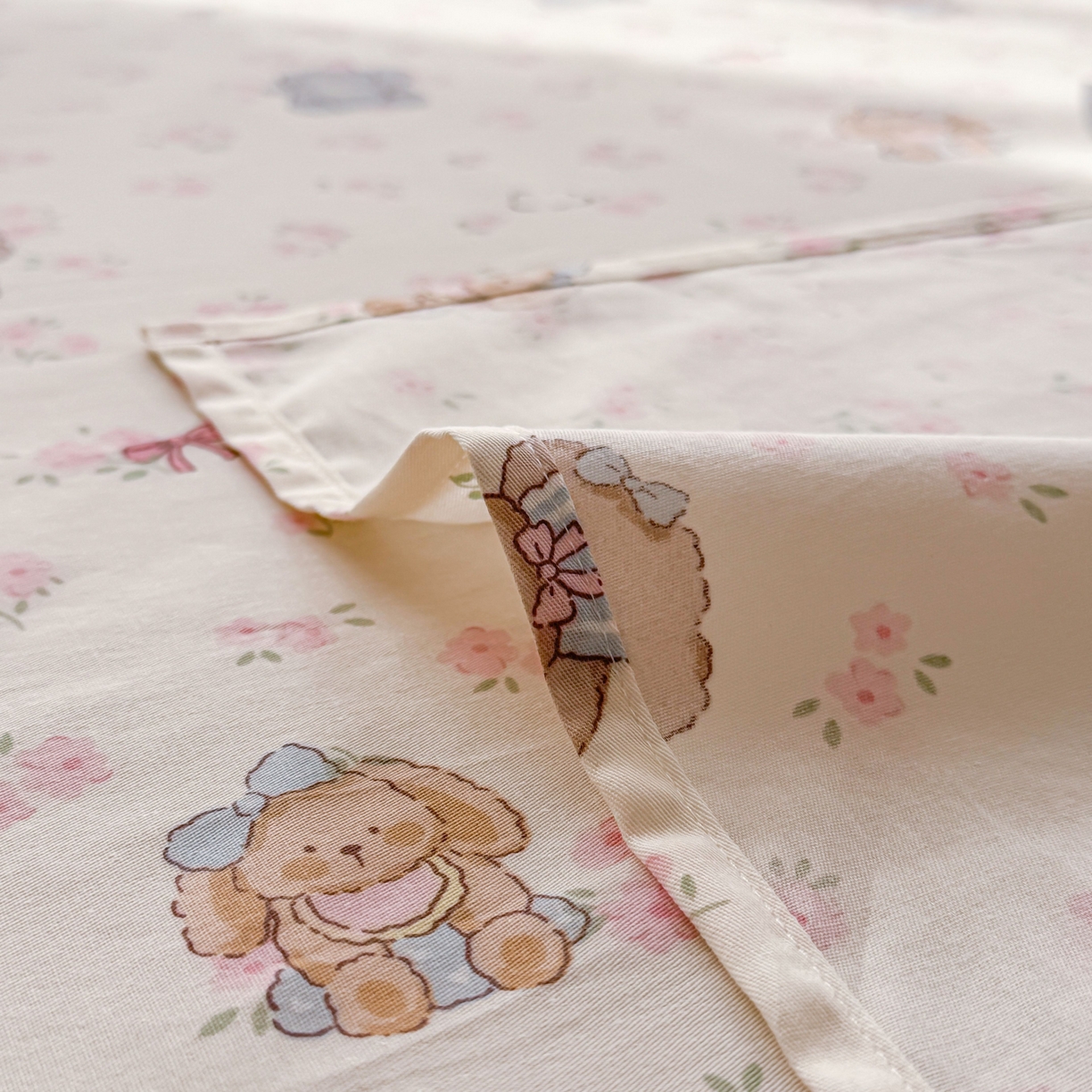 91家纺网 家纺一手货源 找家纺 小蓝孩家纺 2026新款12868全棉印花单床单(联系商家可打折，尺寸可定制) 奶酪幼儿园