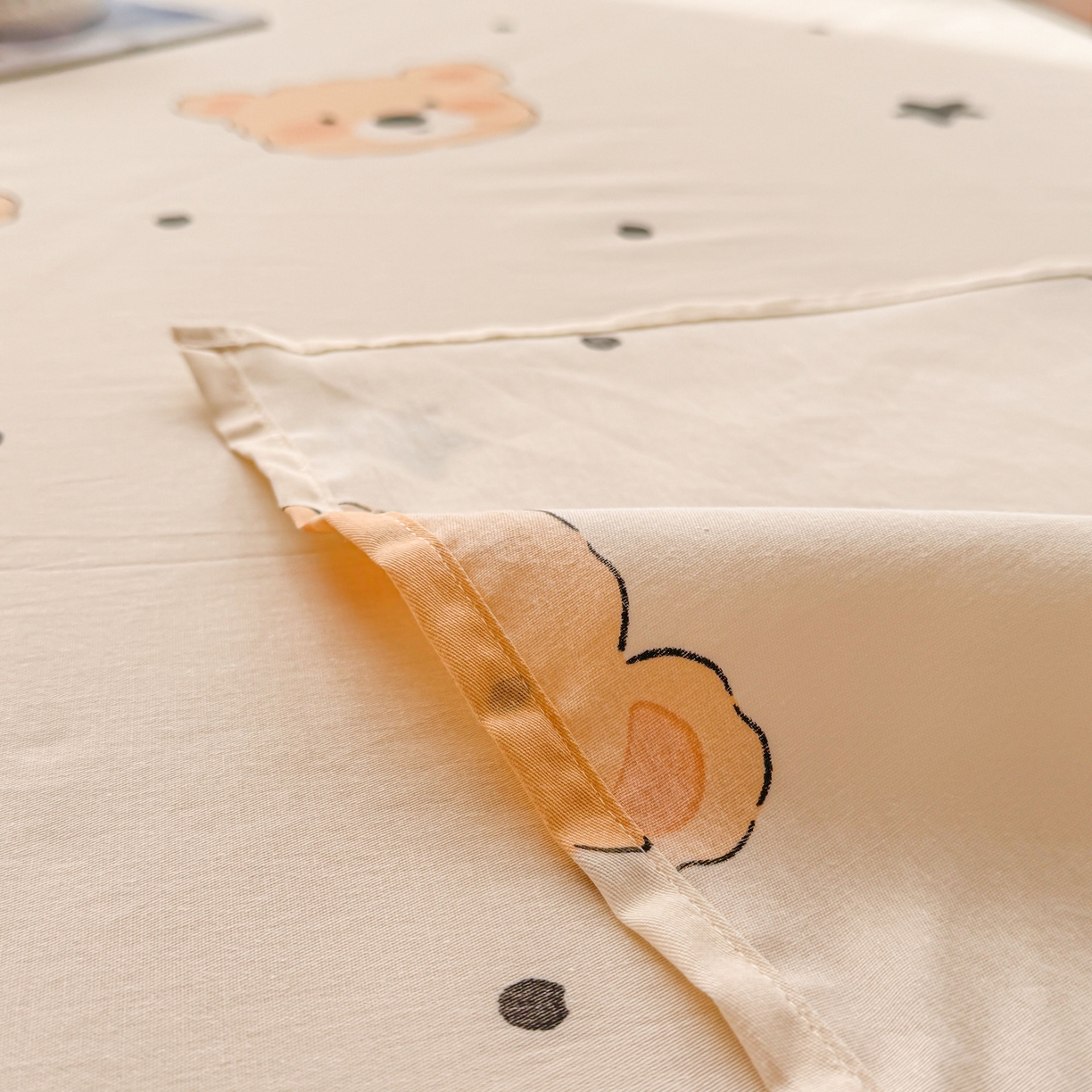 91家纺网 家纺一手货源 找家纺 小蓝孩家纺 2026新款12868全棉印花单床单(联系商家可打折，尺寸可定制) 领结熊宝