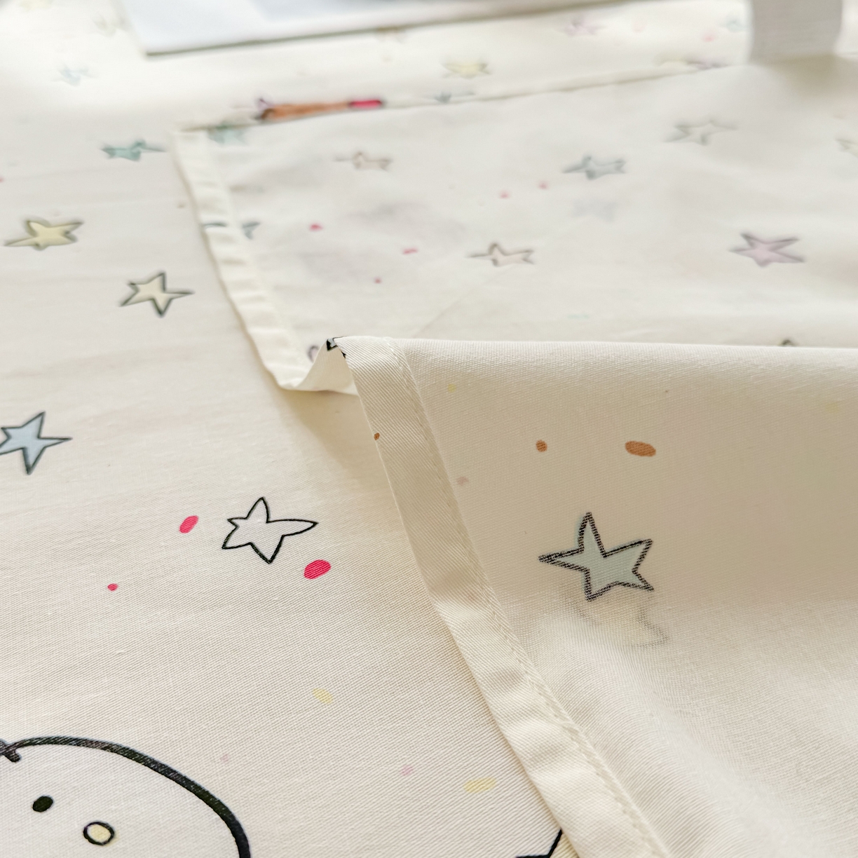 91家纺网 家纺一手货源 找家纺 小蓝孩家纺 2026新款12868全棉印花单床单(联系商家可打折，尺寸可定制) 星星凯蒂猫