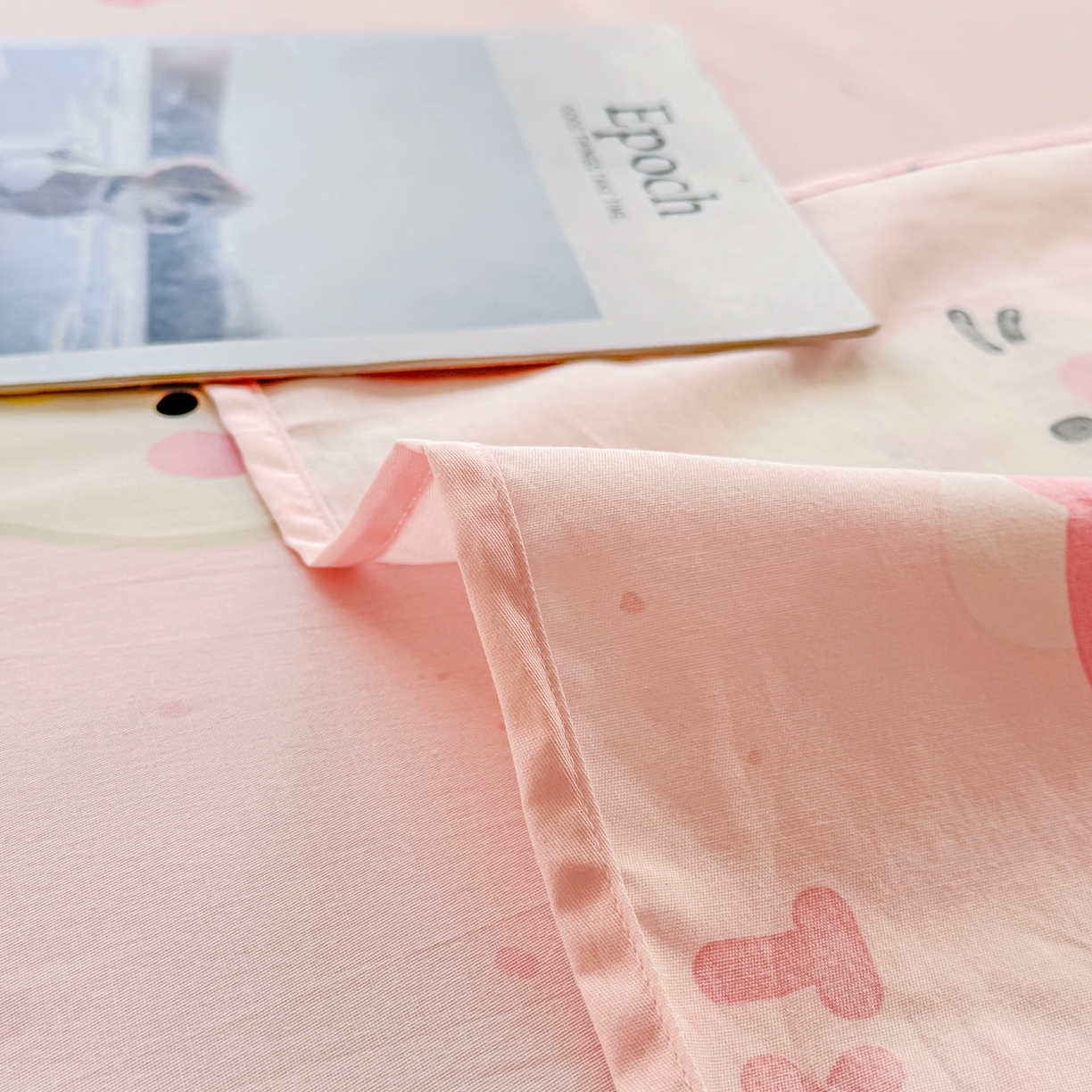 91家纺网 家纺一手货源 找家纺 小蓝孩家纺 2026新款12868全棉印花单床单(联系商家可打折，尺寸可定制) 甜心猫咪