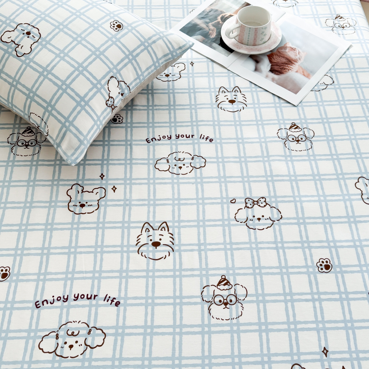 91家纺网 家纺一手货源 找家纺 小蓝孩家纺 2026新款12868全棉印花单床单(联系商家可打折，尺寸可定制) 忧郁棕熊