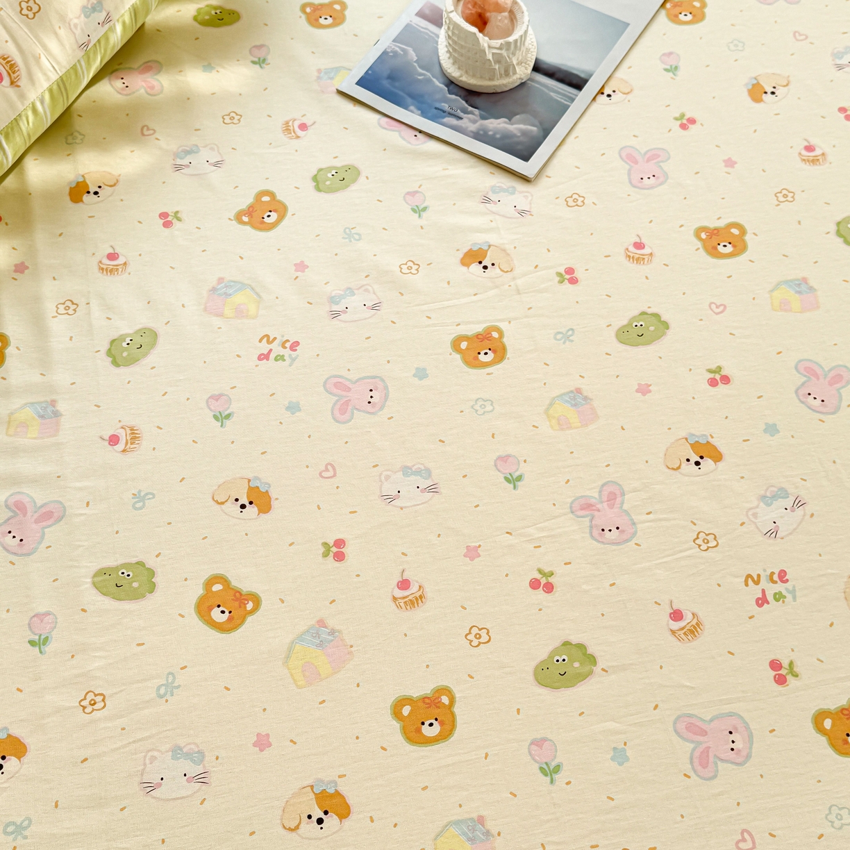 91家纺网 家纺一手货源 找家纺 小蓝孩家纺 2026新款12868全棉印花单床单(联系商家可打折，尺寸可定制) 假日小狗