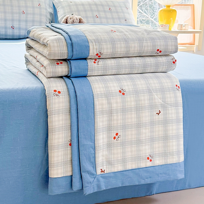 91家纺网 家纺一手货源 找家纺 禹祥家纺 （包质检）2026新款A类里外全棉新疆棉夏被夏凉被空调被儿童被 蓝格樱桃