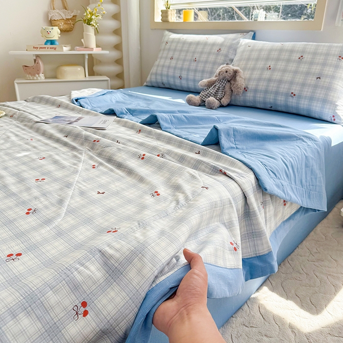 91家纺网 家纺一手货源 找家纺 禹祥家纺 （包质检）2026新款A类里外全棉新疆棉夏被夏凉被空调被儿童被 蓝格樱桃